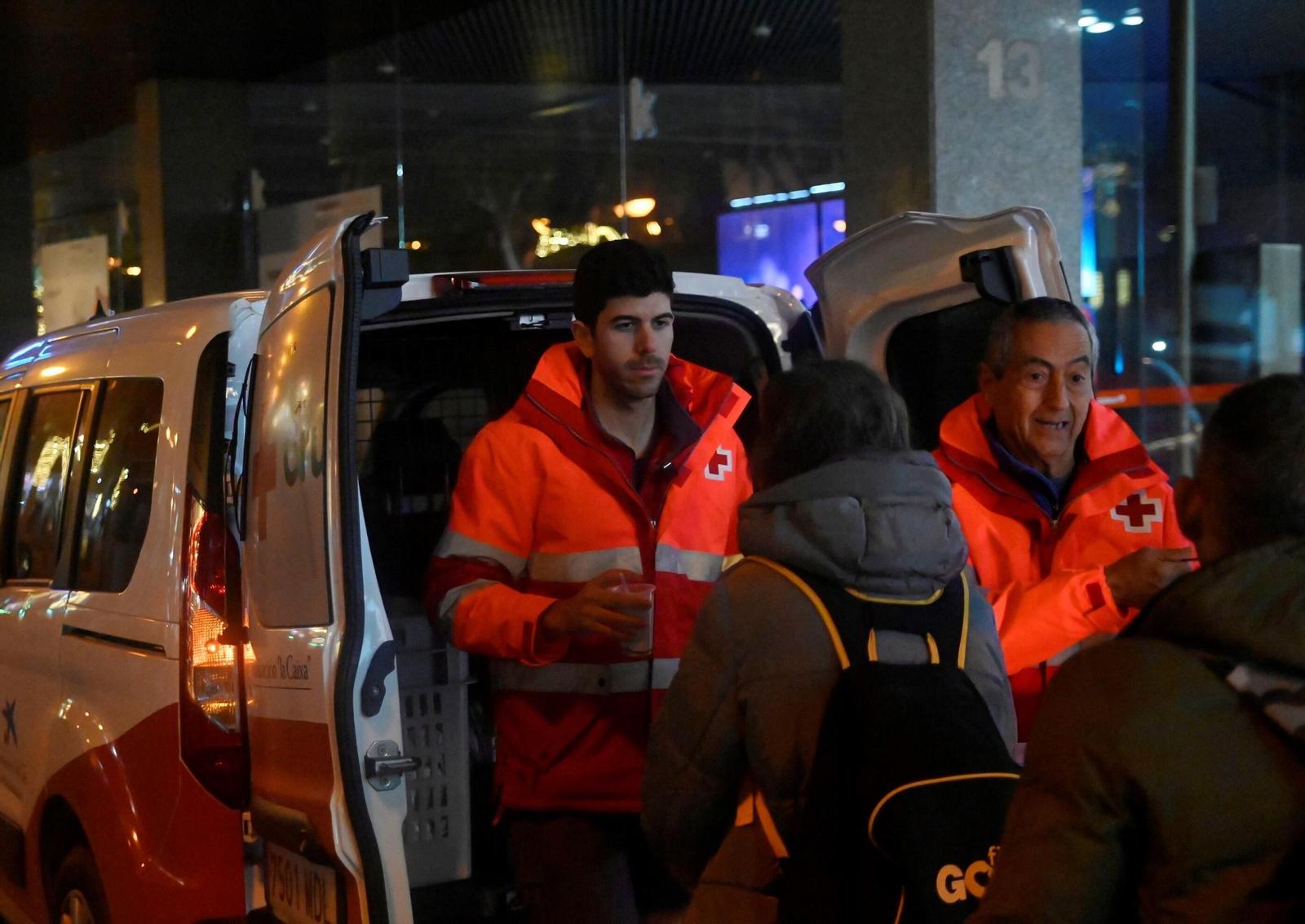 Una noche en la calle con la Cruz Roja de Córdoba, en imágenes