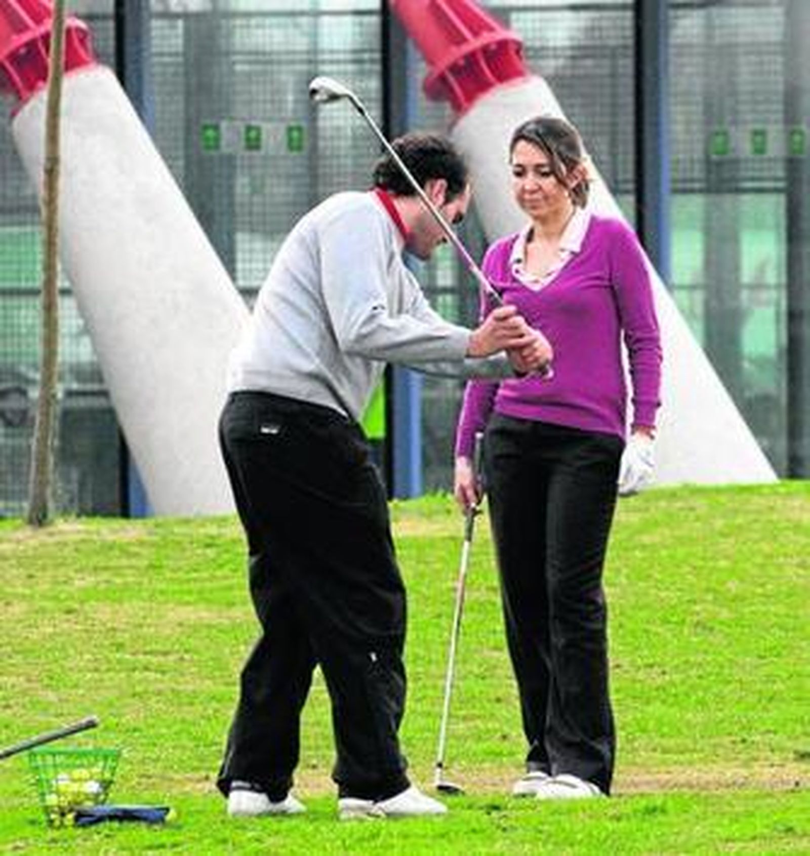 Dos aficionados en el campo de golf de La Cartuja.