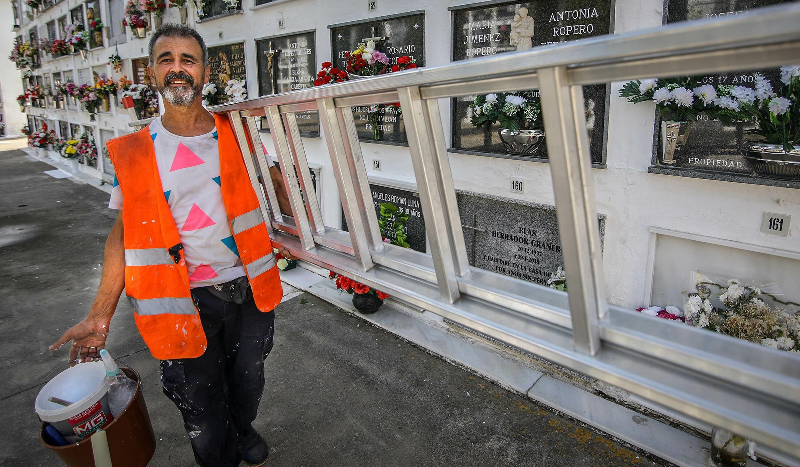 Día de todos los Santos en el cementerio