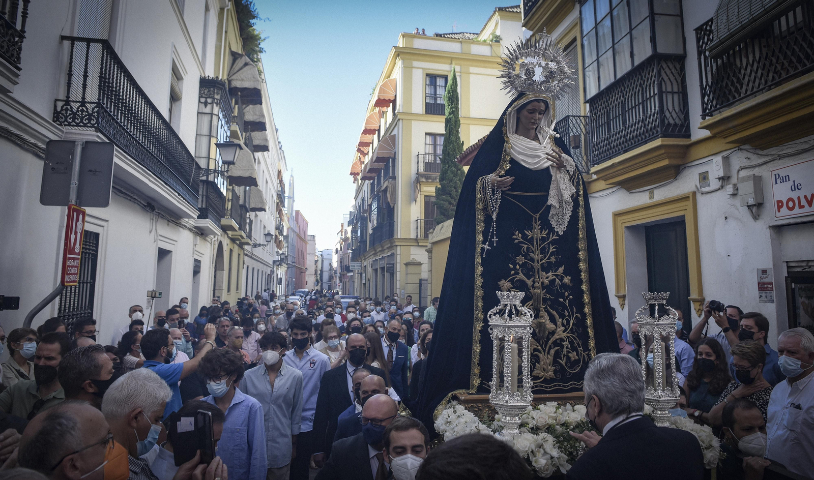 El traslado de la Virgen de las Tristezas a Santa Rosalía, en imágenes