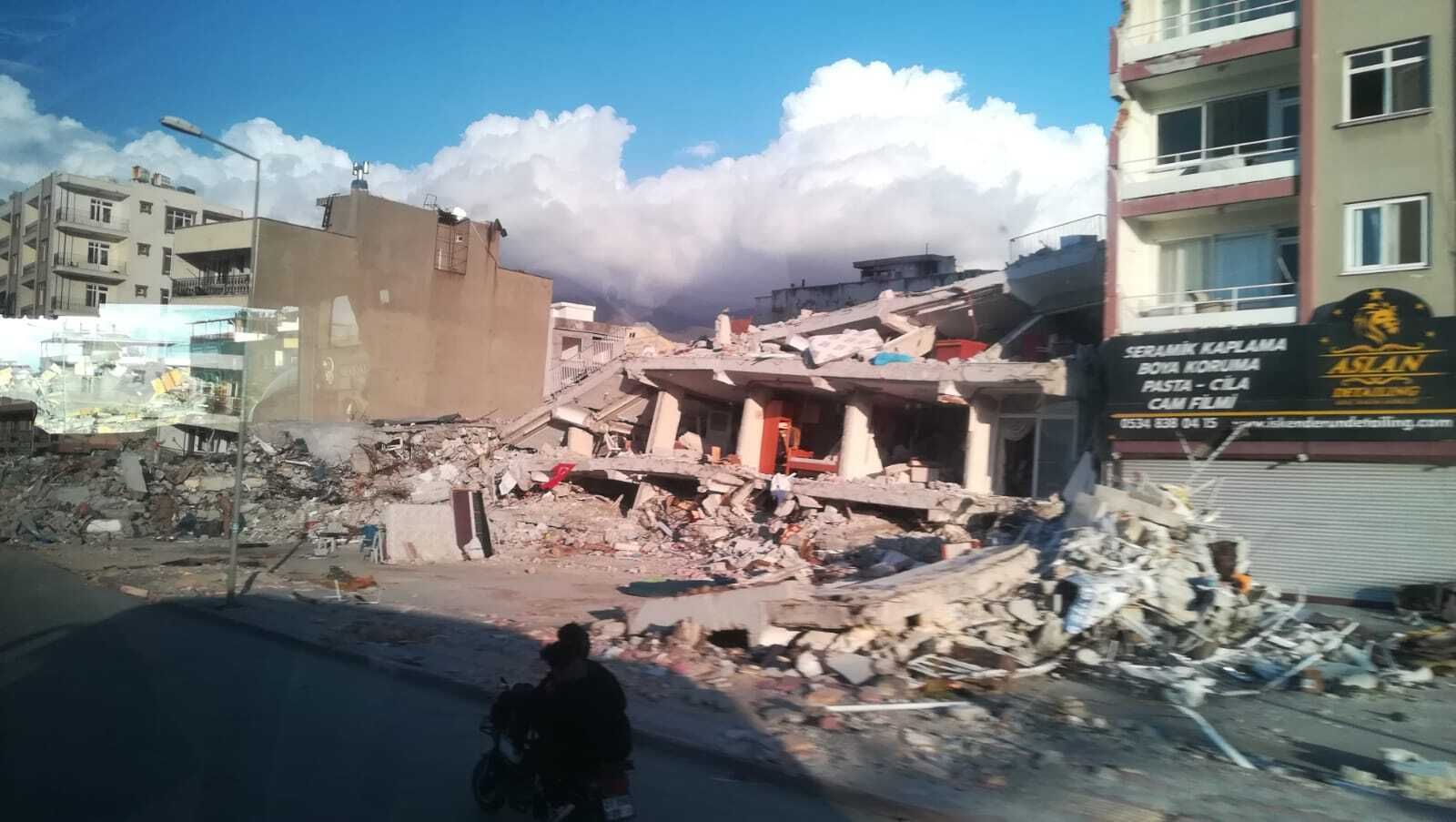 La experiencia de dos sanitarios de Huelva en Turquía tras el terremoto, en imágenes