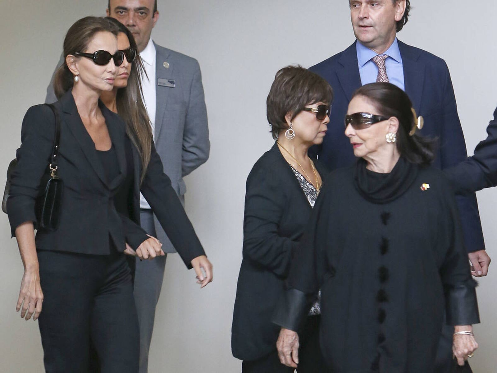 Isabel Preysler con su madre, Beatriz Arrastia, en una foto de archivo.