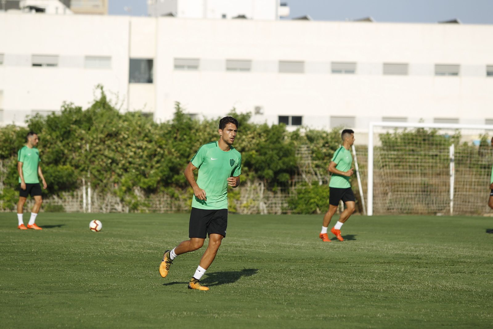 Una lesión en el semitendinoso ha tenido a Ibiza un mes al margen de los terrenos de juego