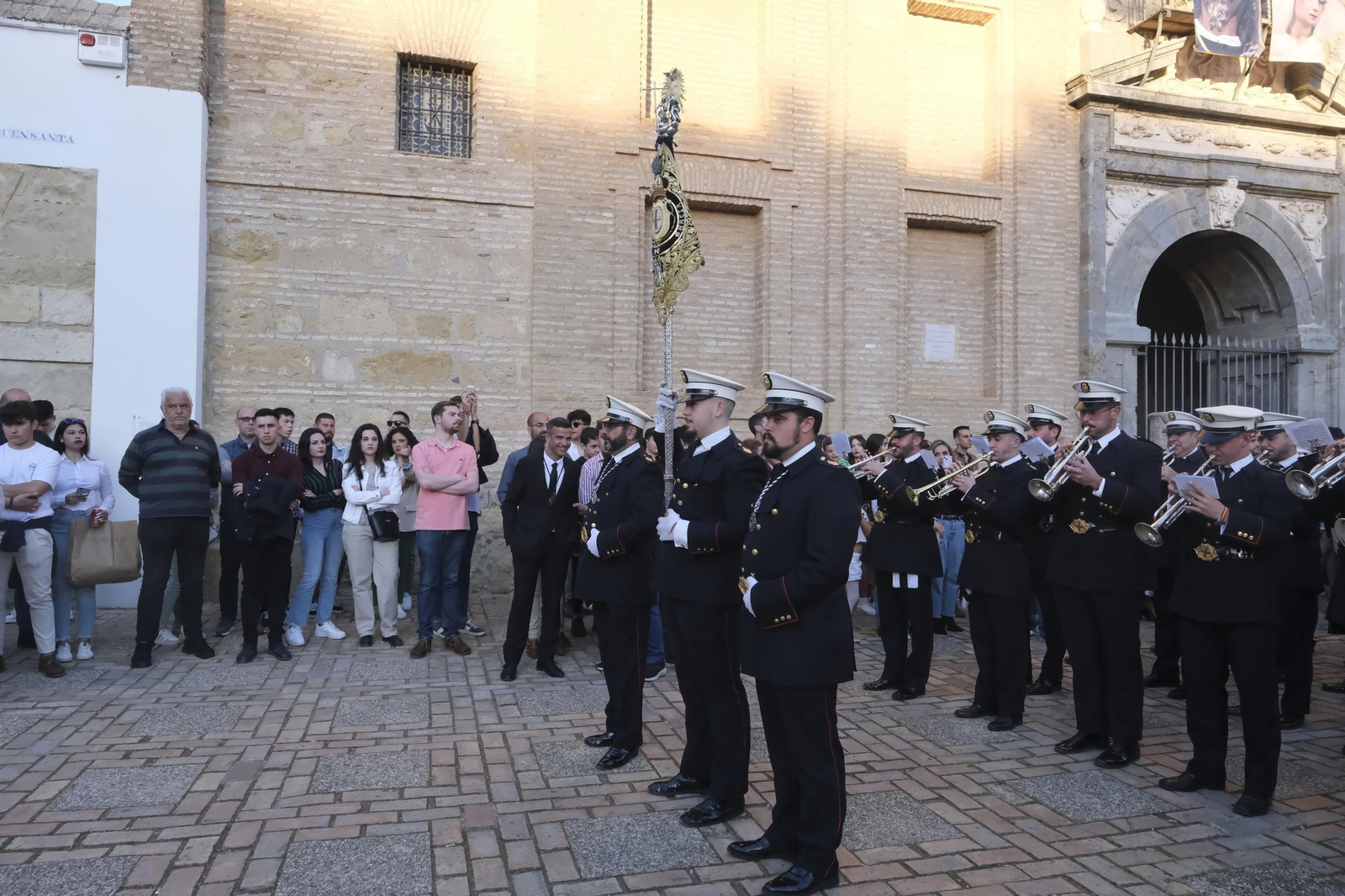 La procesión del Señor de la Bondad de Córdoba, en imágenes