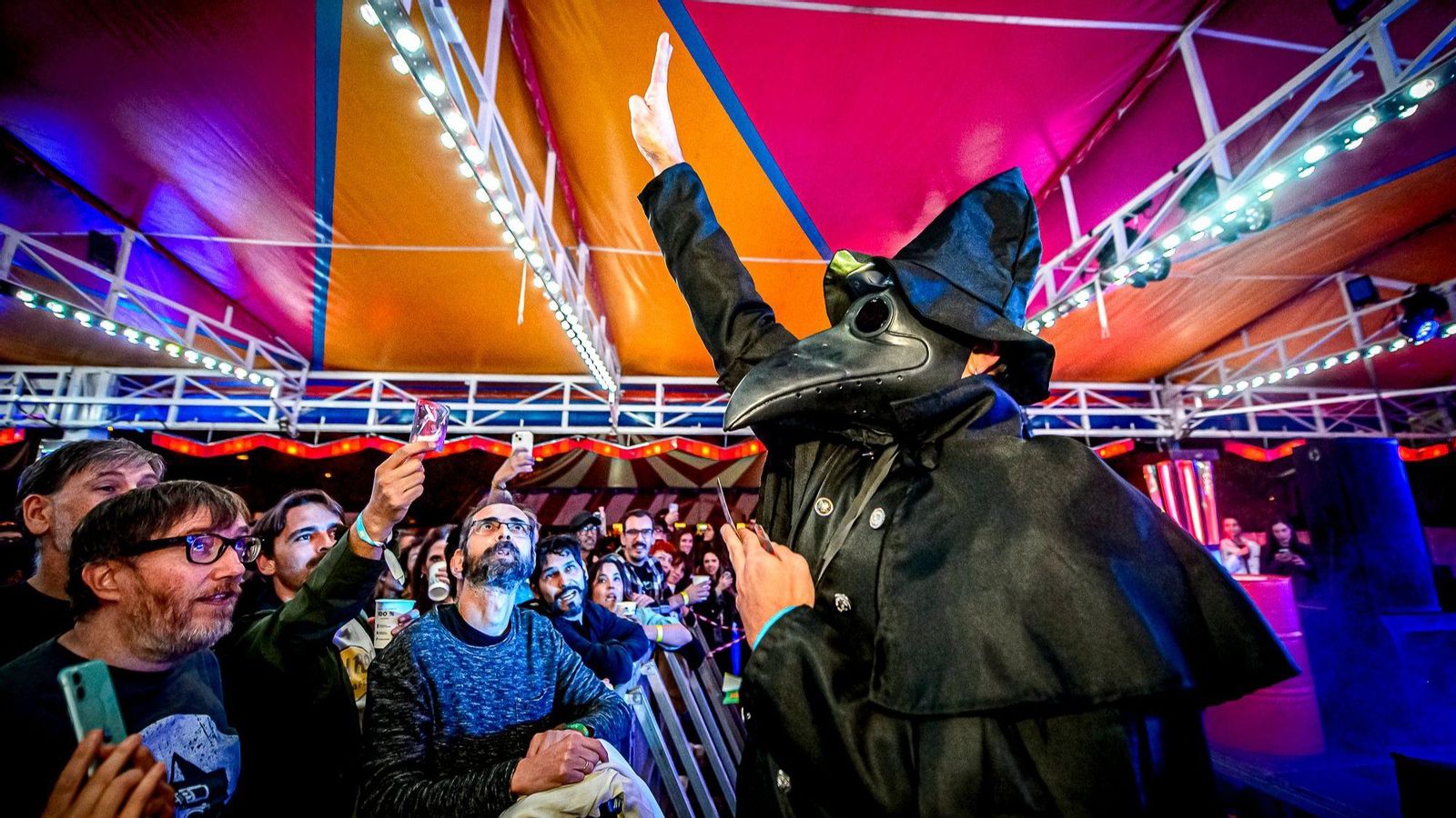 Elección del disco que interpretaría Triángulo de Amor Bizarro