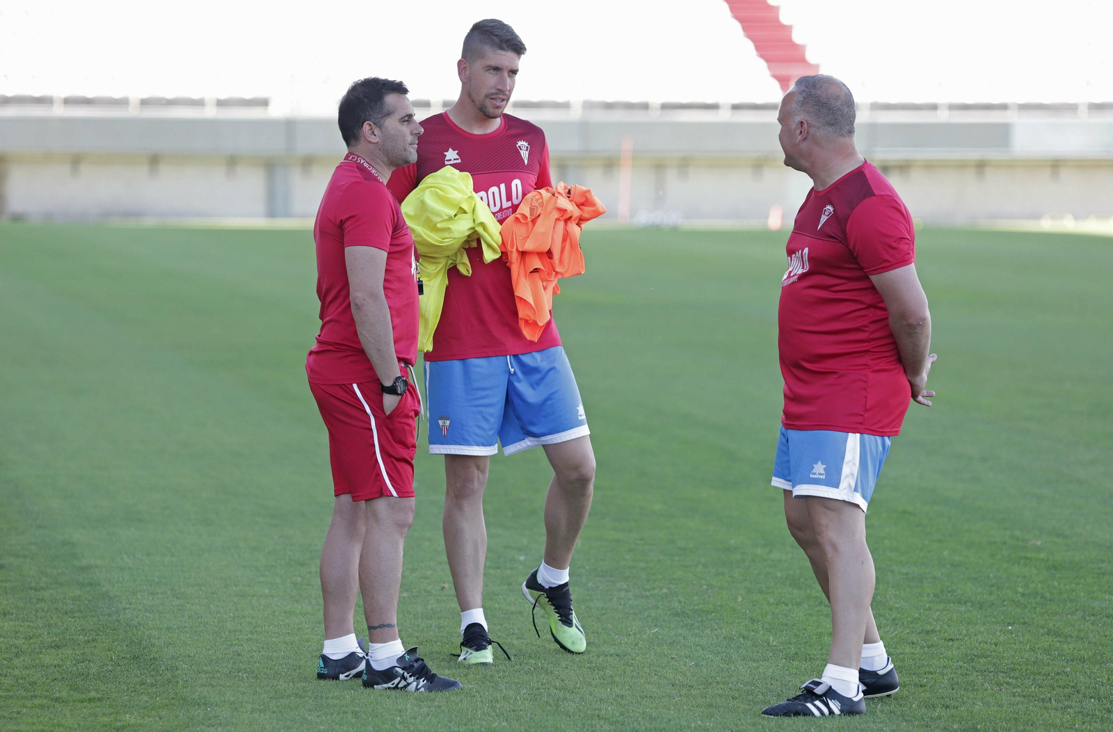Fajardo, con Berlanga y Enríquez, durante un entrenamiento.