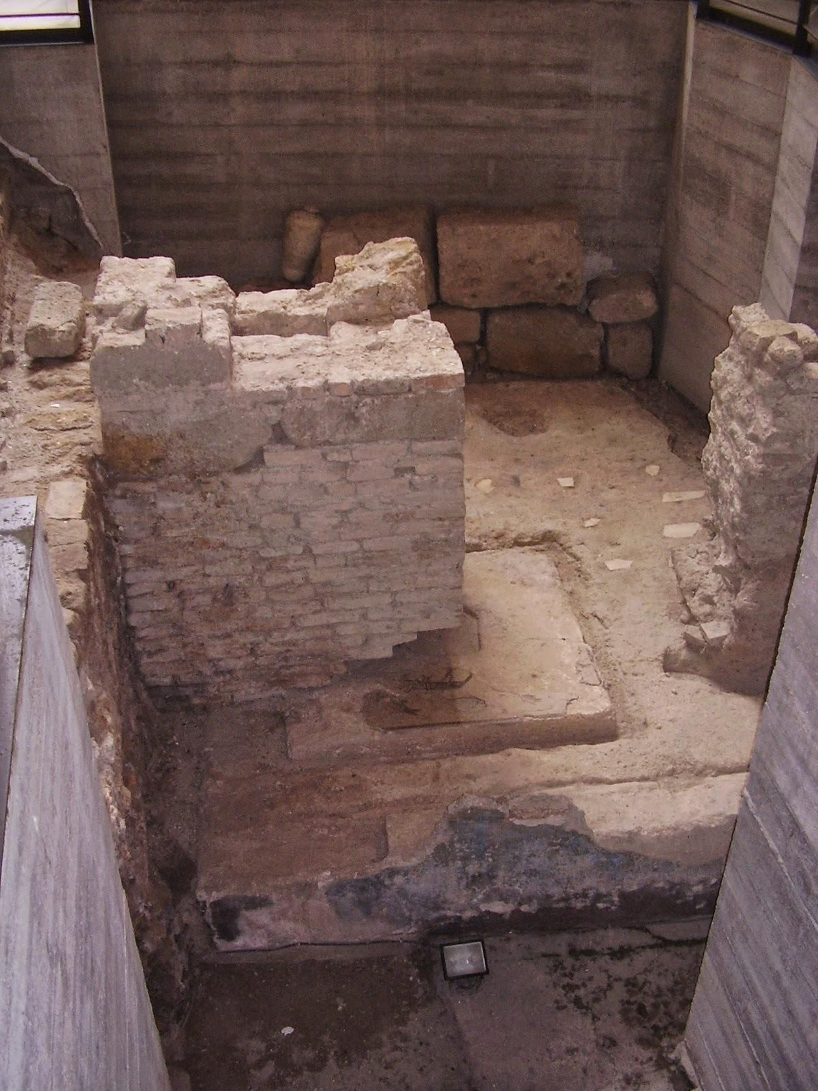 Estructuras romanas del Hotel los Seises.