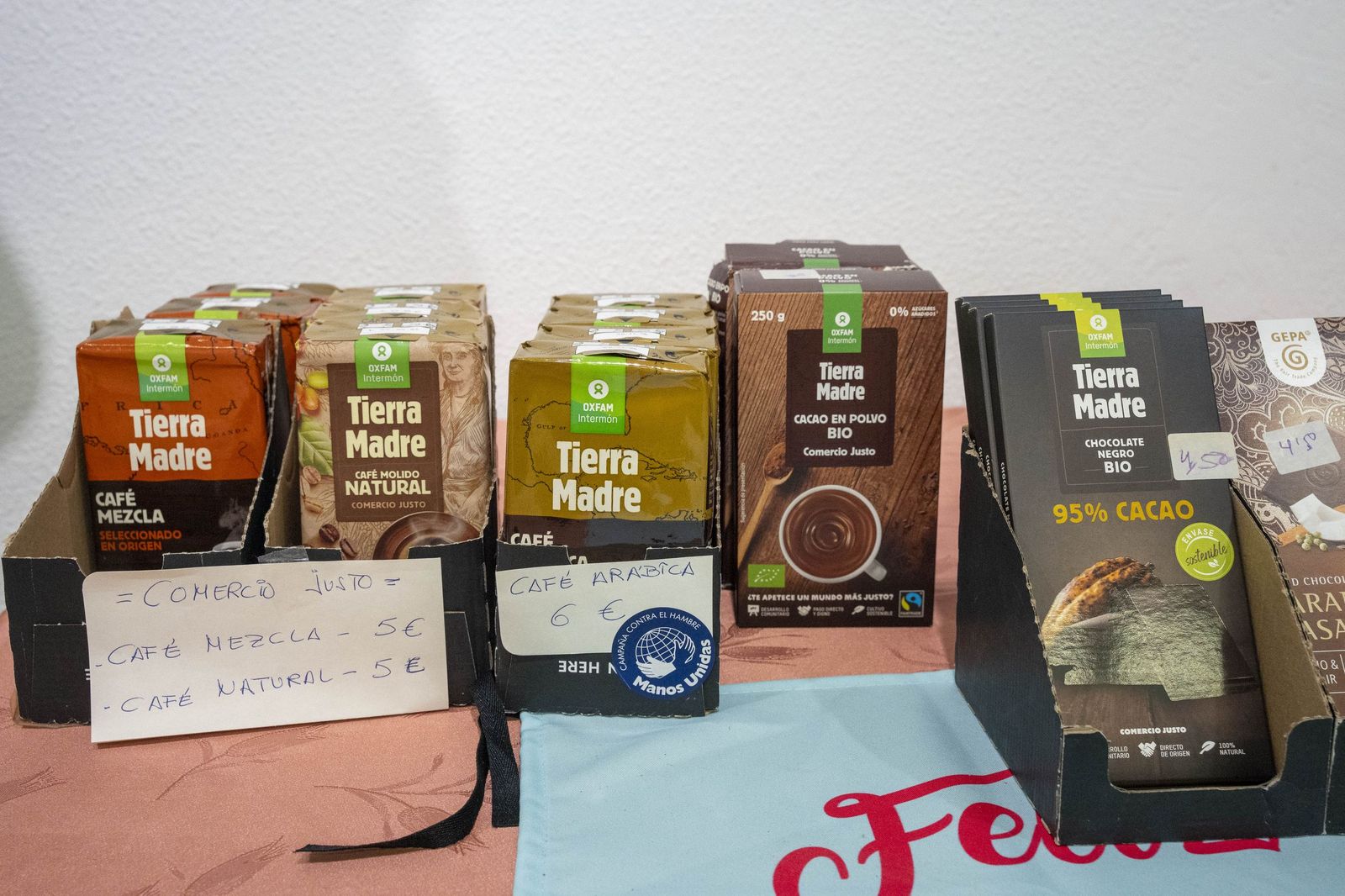 Un mercadillo que late por los demás: la solidaridad toma el Paseo de Almería