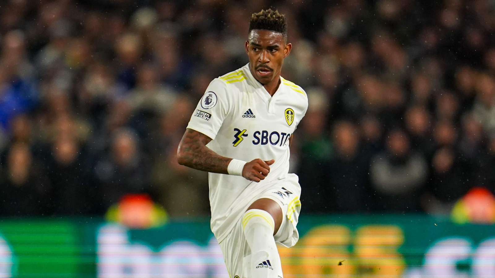 Junior Firpo en un encuentro con el Leeds United este curso Junior Firpo en un encuentro con el Leeds United este curso