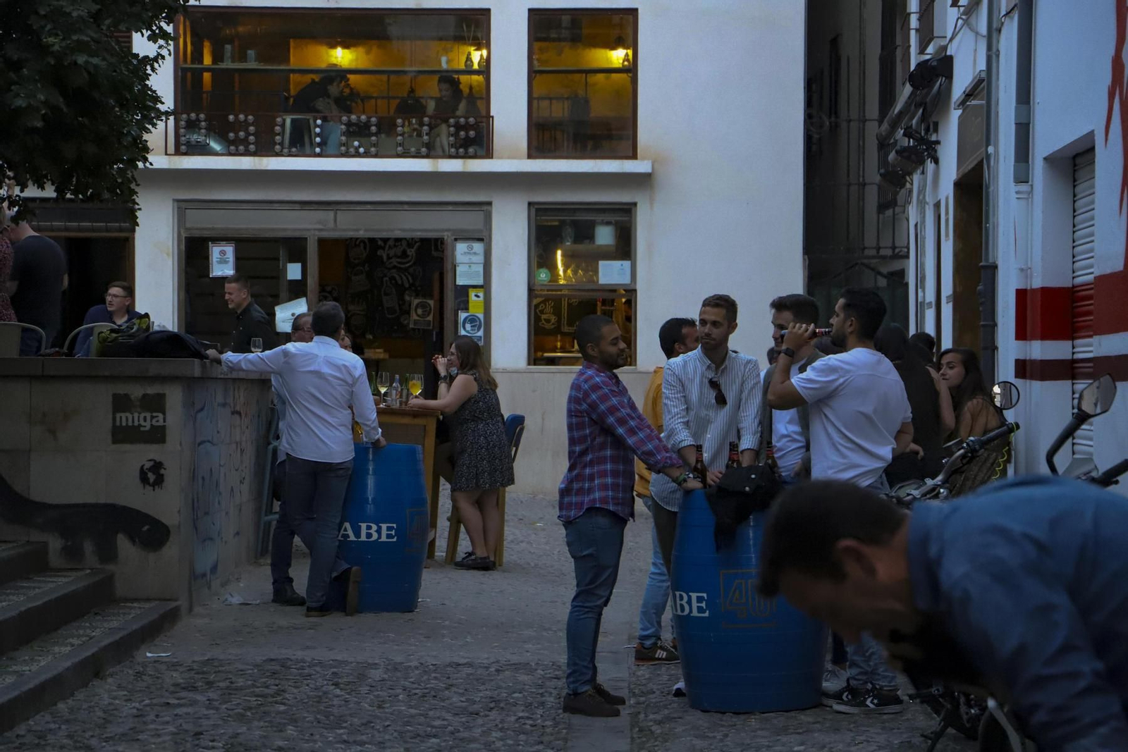 Fotos de la primera noche sin toque de queda en Granada tras el estado de alarma