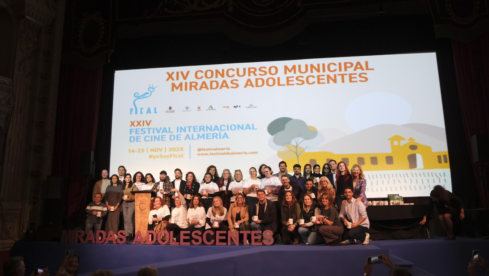 Imágenes de la gala 'Miradas Adolescentes' de FICAL 2025
