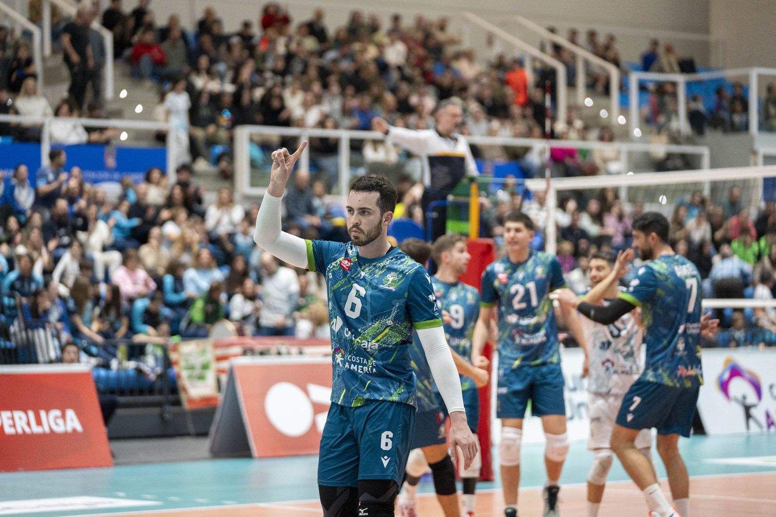 Las imágenes del partido entre Unicaja Costa de Almería y Pamesa Teruel de Superliga de voleibol