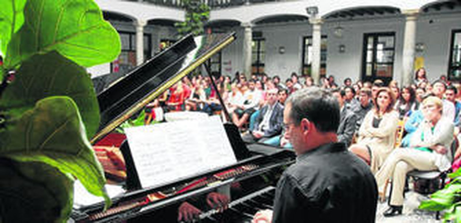 El Centro de Lenguas Modernas abrió el curso con un homenaje a Manuel de Falla.