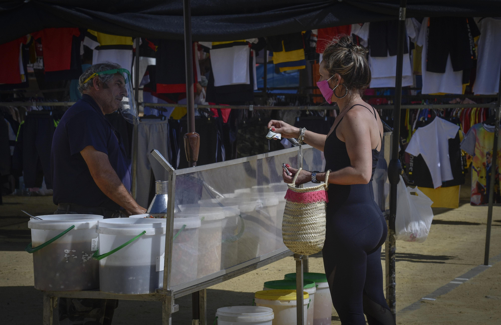 Reabre el mercadillo después del confinamiento