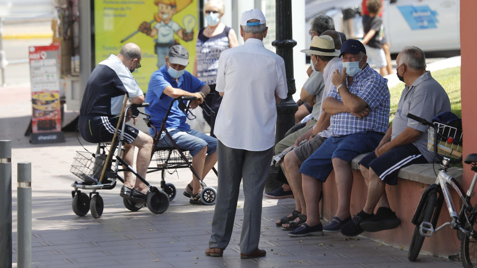 Las fotos del primer día sin mascarilla obligatoria en el Campo de Gibraltar