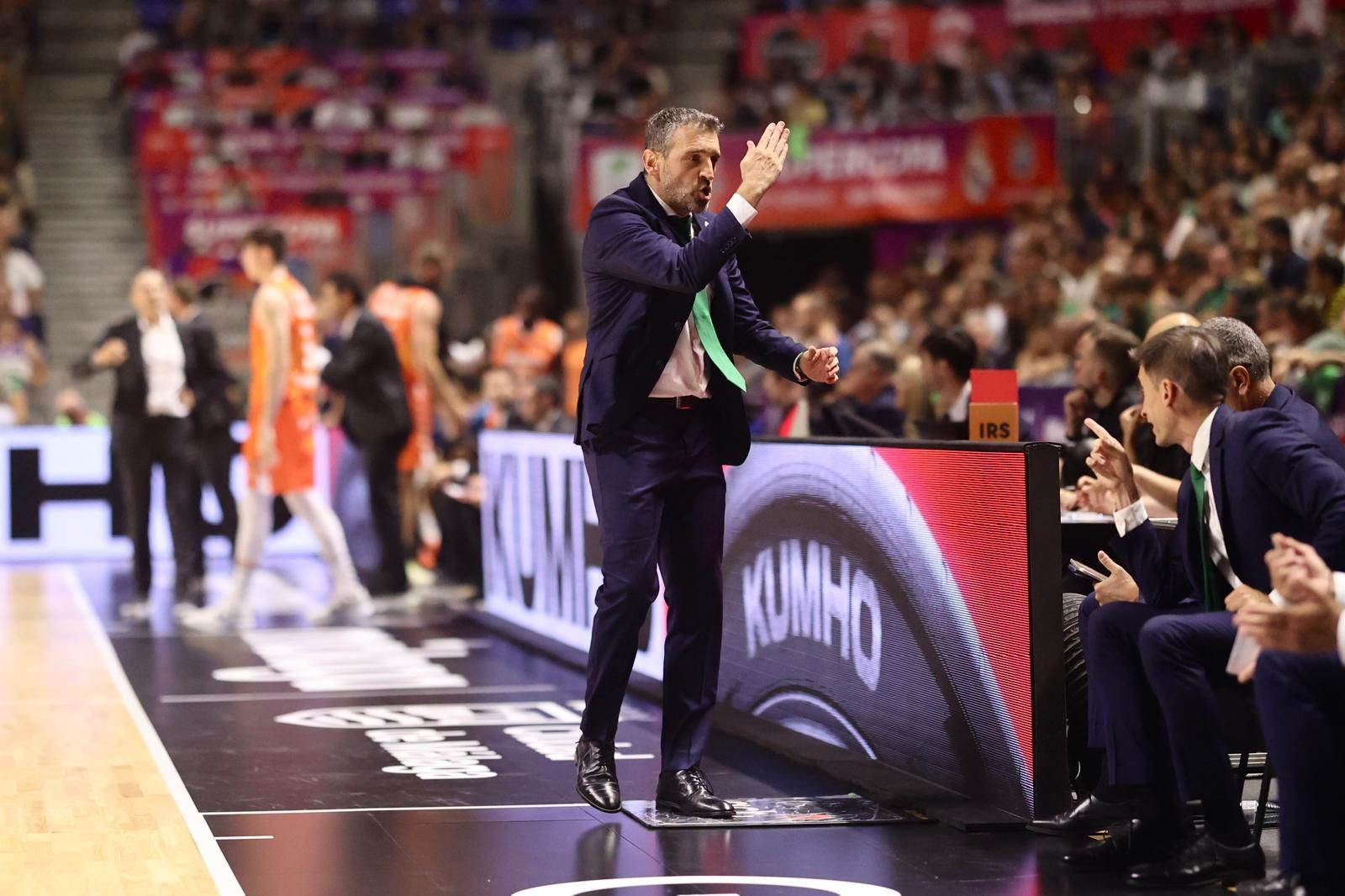 El Unicaja - Valencia Basket de la Supercopa, en fotos