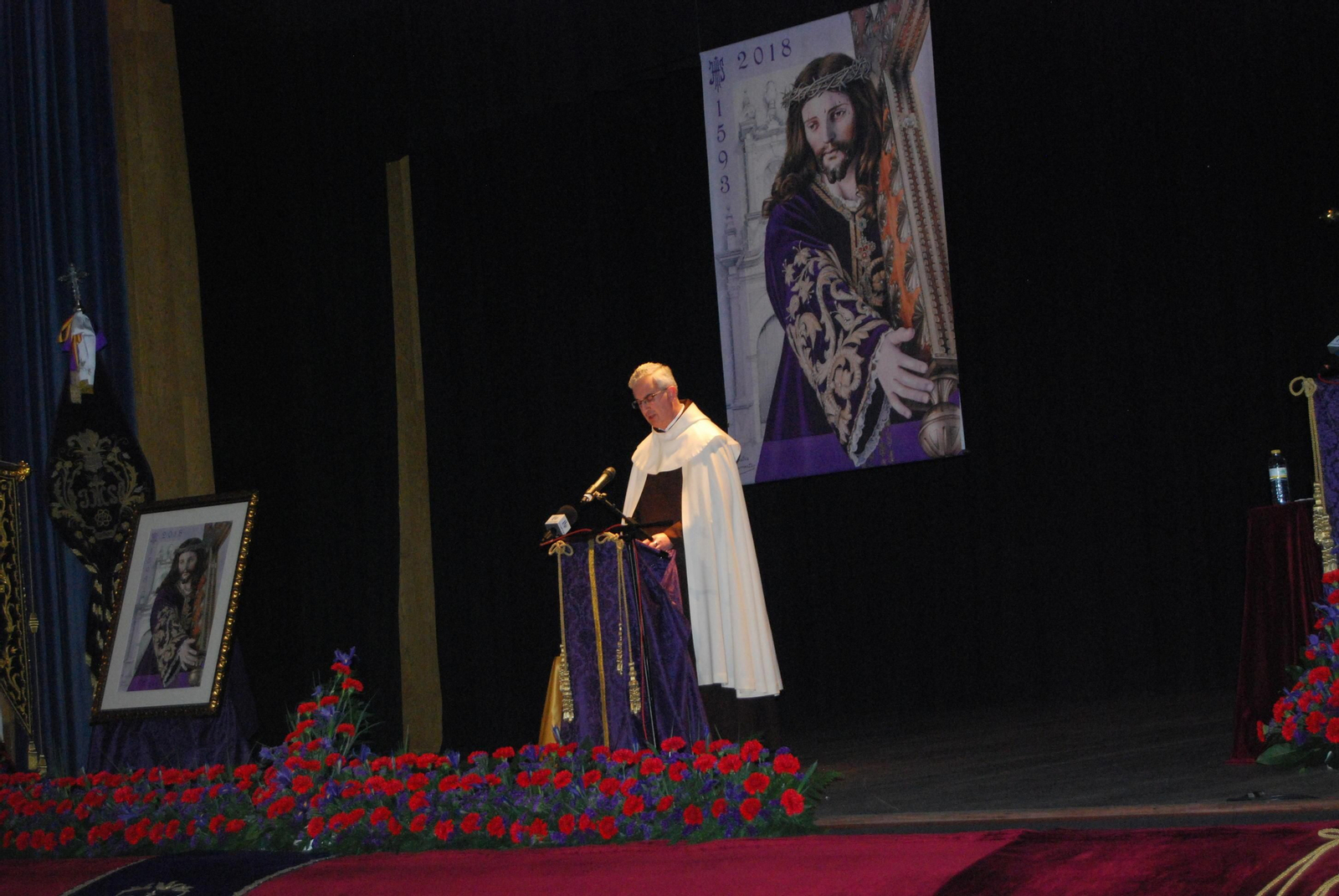 Un momento del pregón, ayer en el Teatro Victoria.