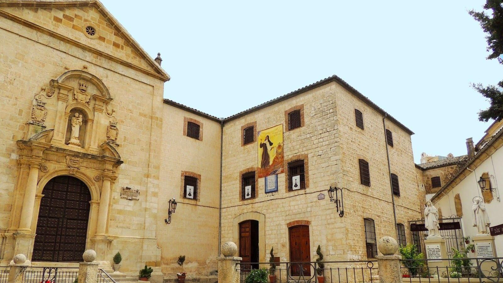 Entrada al convento beatense fundado por Santa Teresa de Jesús.