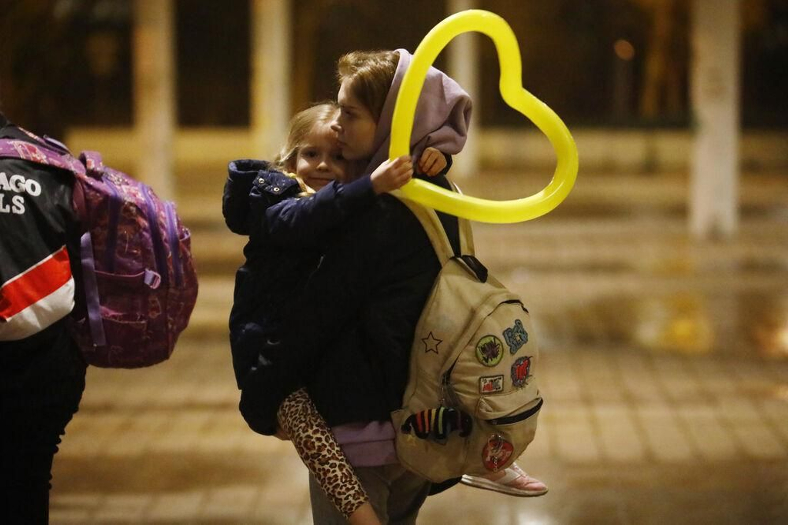 Una madre ucraniana y su hija, a su llegada a Córdoba.