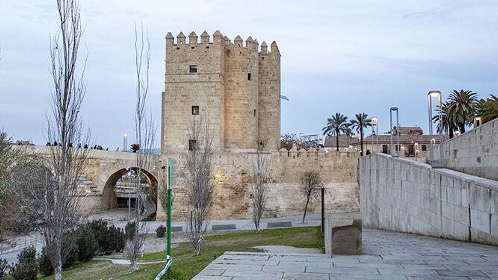 La Torre de La Calahorra es historia viva de Córdoba con vistas al Guadalquivir