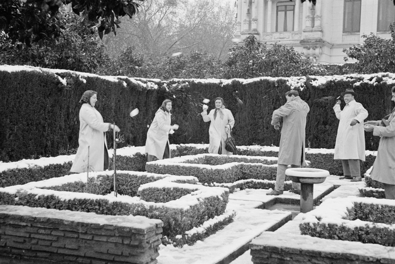 Así fue la nevada histórica de 1954 que dejó Málaga vestida de blanco, en imágenes