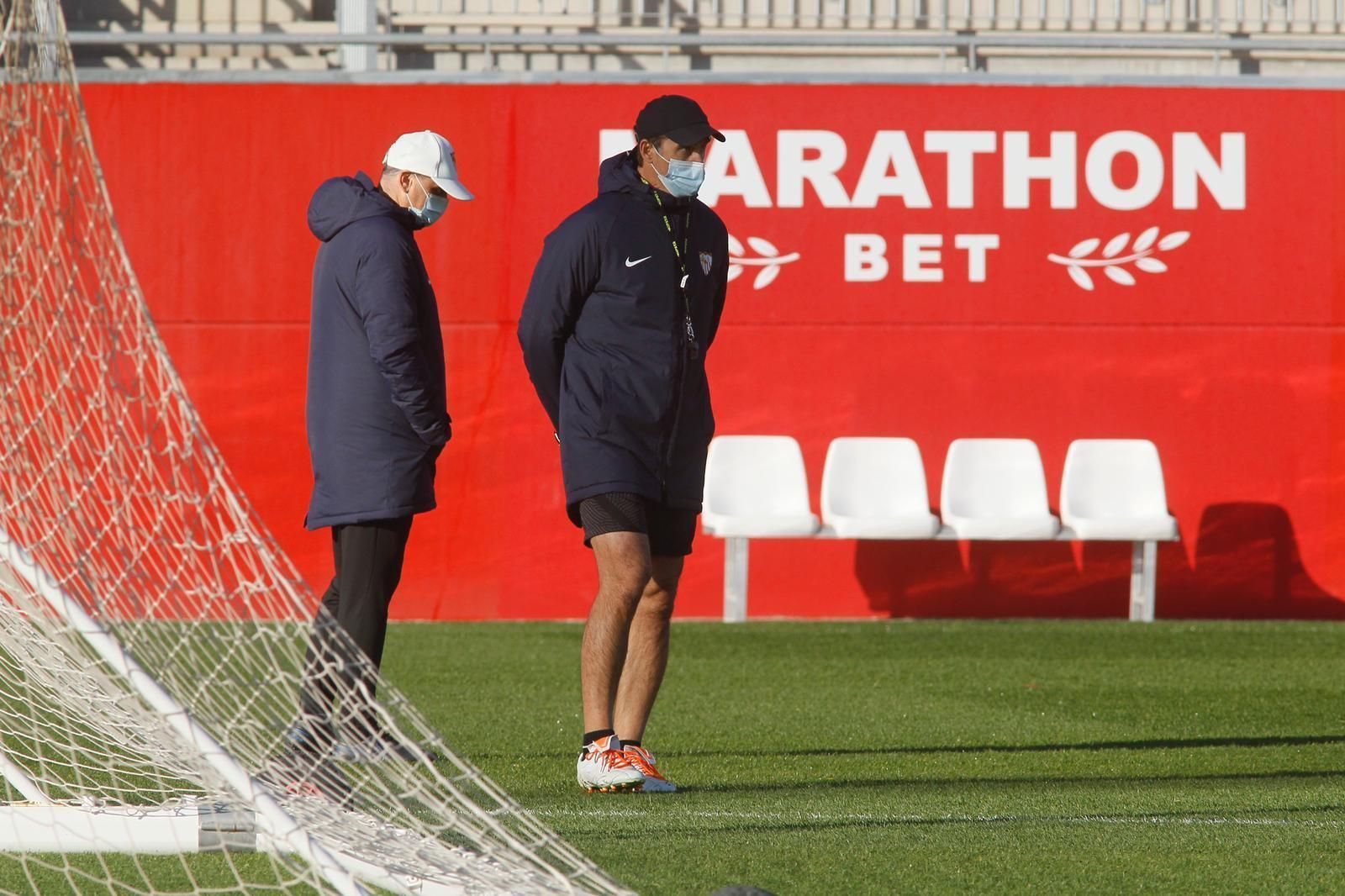 Lopetegui, junto a Vicente Peinado en el entrenamiento de este lunes.