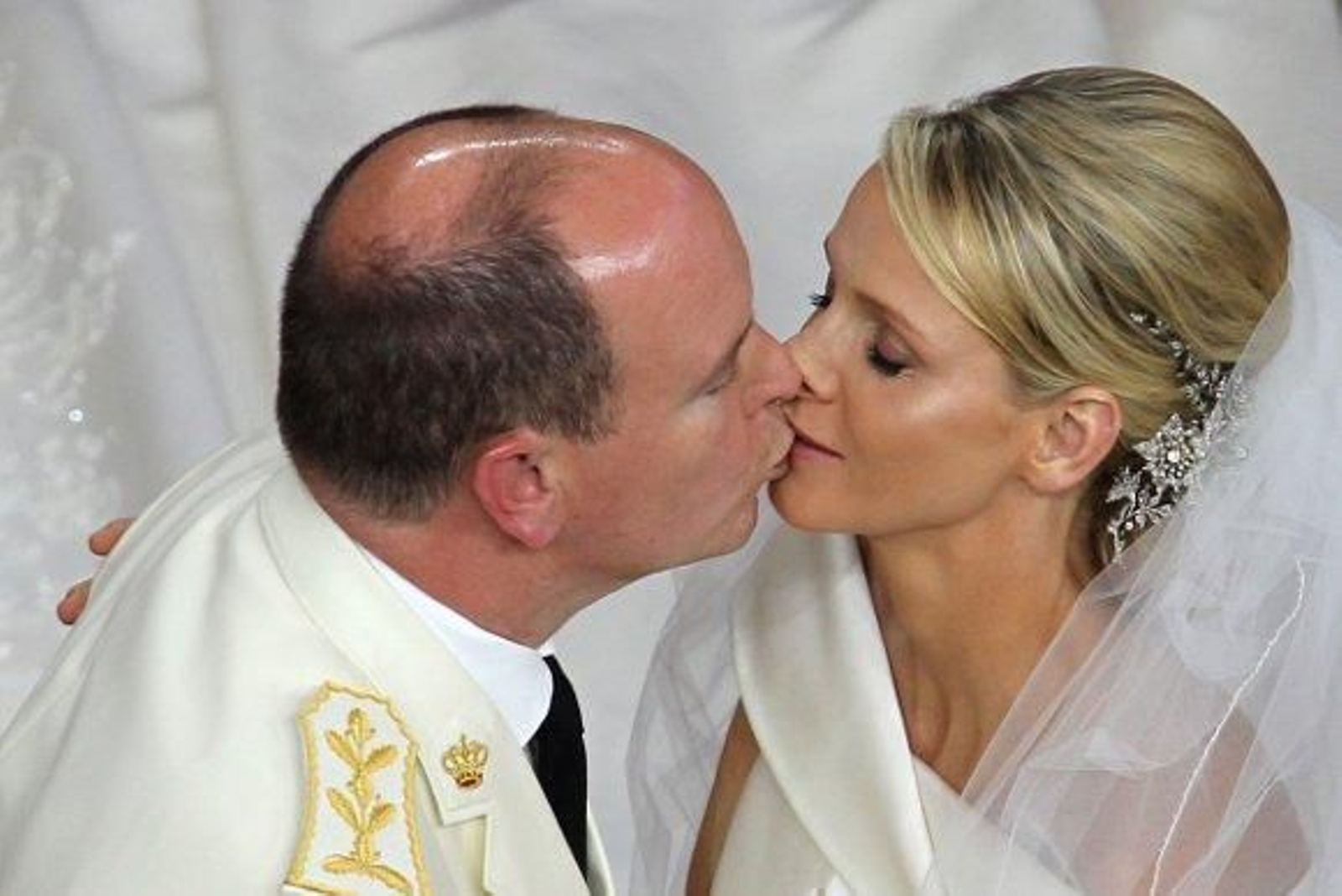 Charlene Wittstock y Alberto II se dan el "sí quiero" en Mónaco