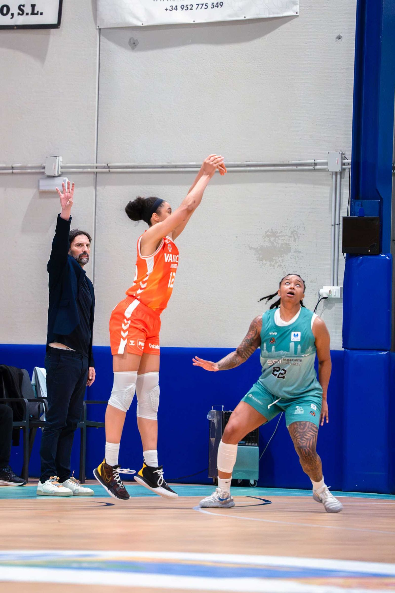 Apoteosis en Estepona; cae el campeón Valencia (67-66)