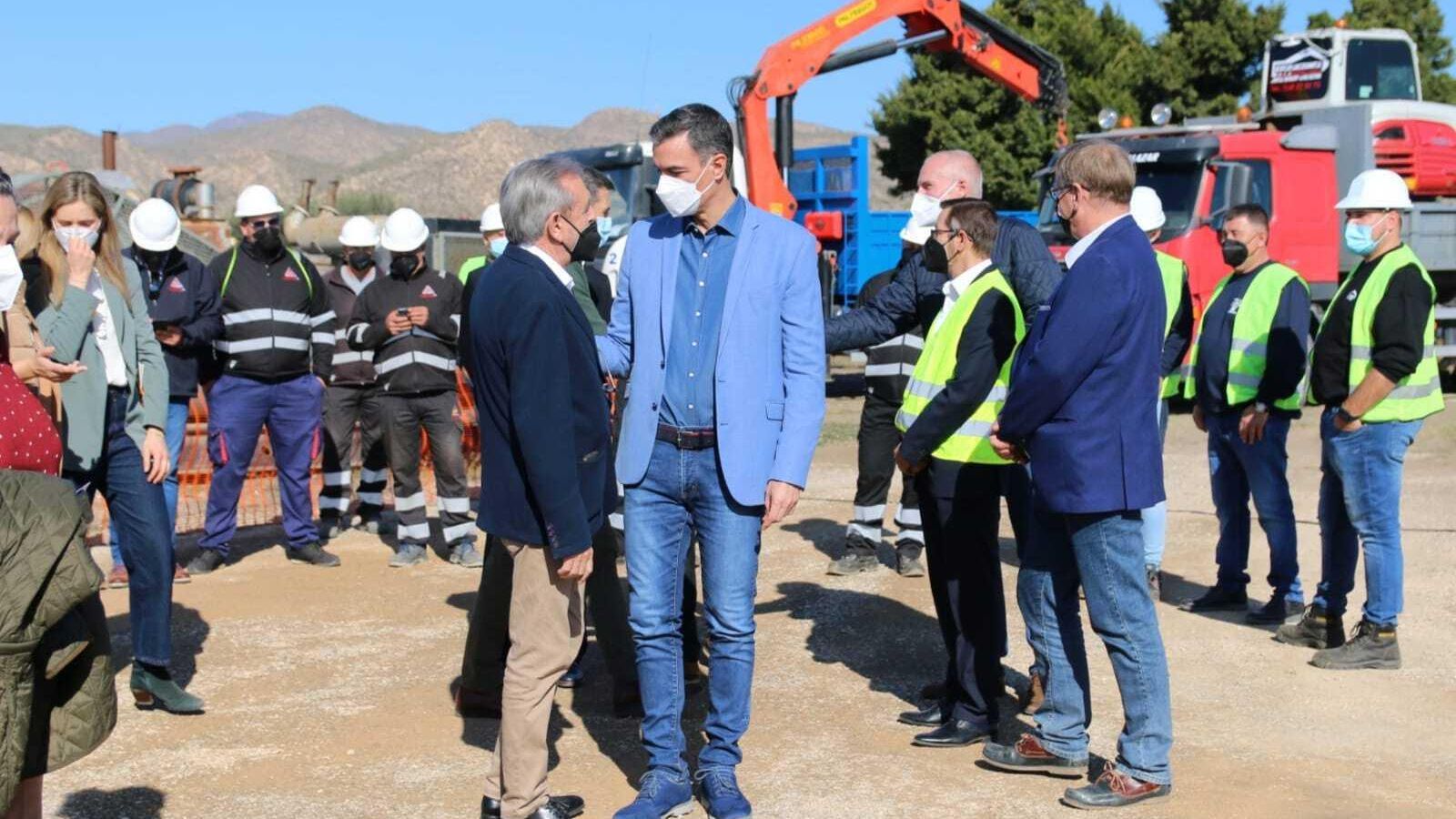 El presidente del Gobierno en la planta almeriense.