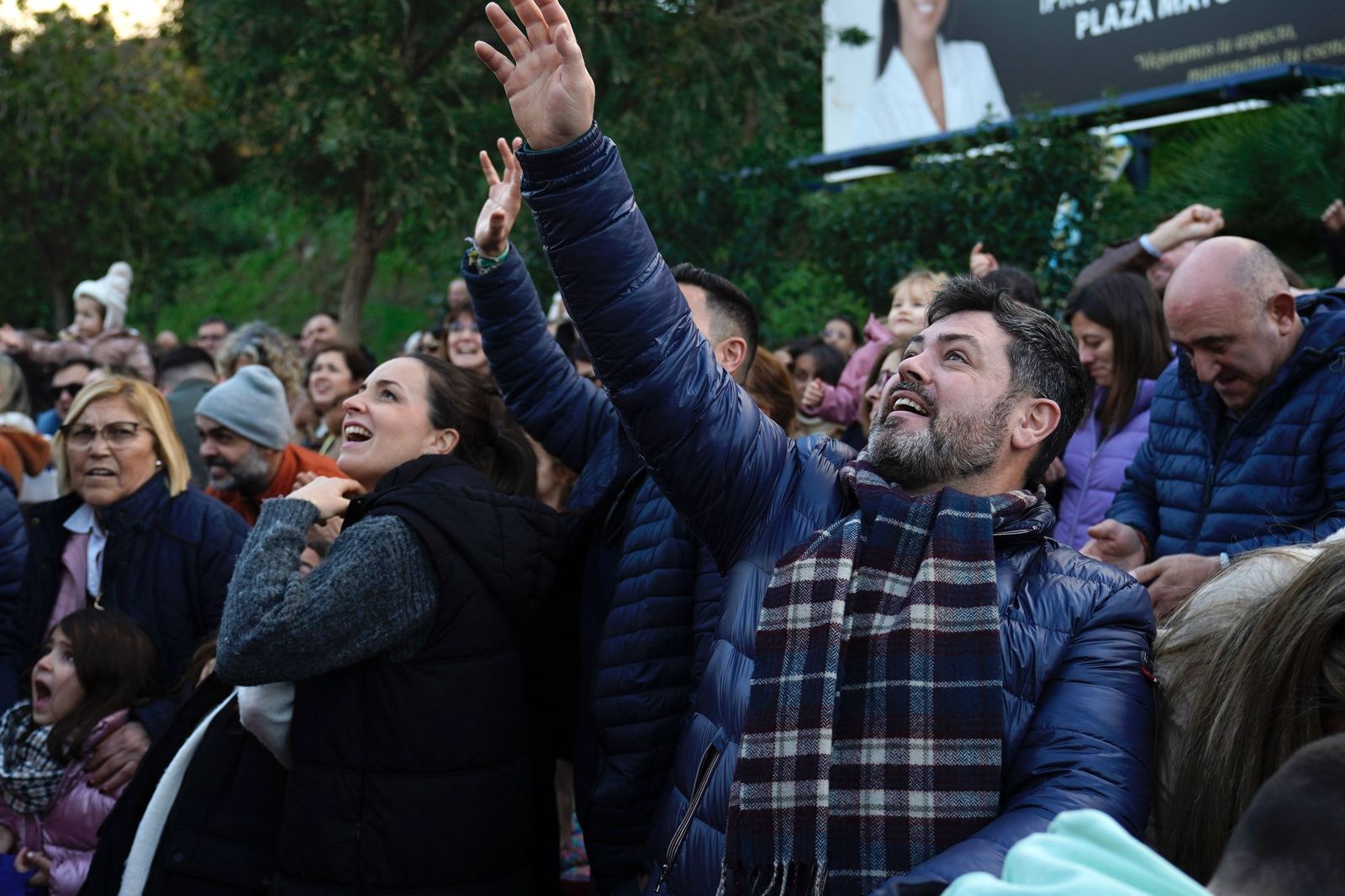 Búscate en las fotos de la cabalgata de Reyes Magos 2026 en Algeciras