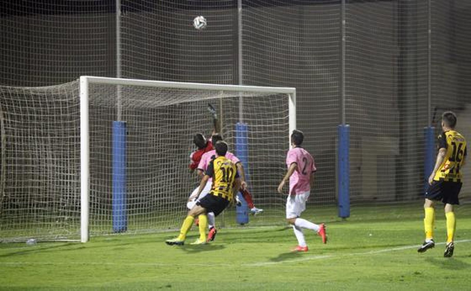 El Cádiz elimina al San Roque de Lepe (0-3) en la Copa del Rey con una imagen muy convincente

Foto: Dani Gomez