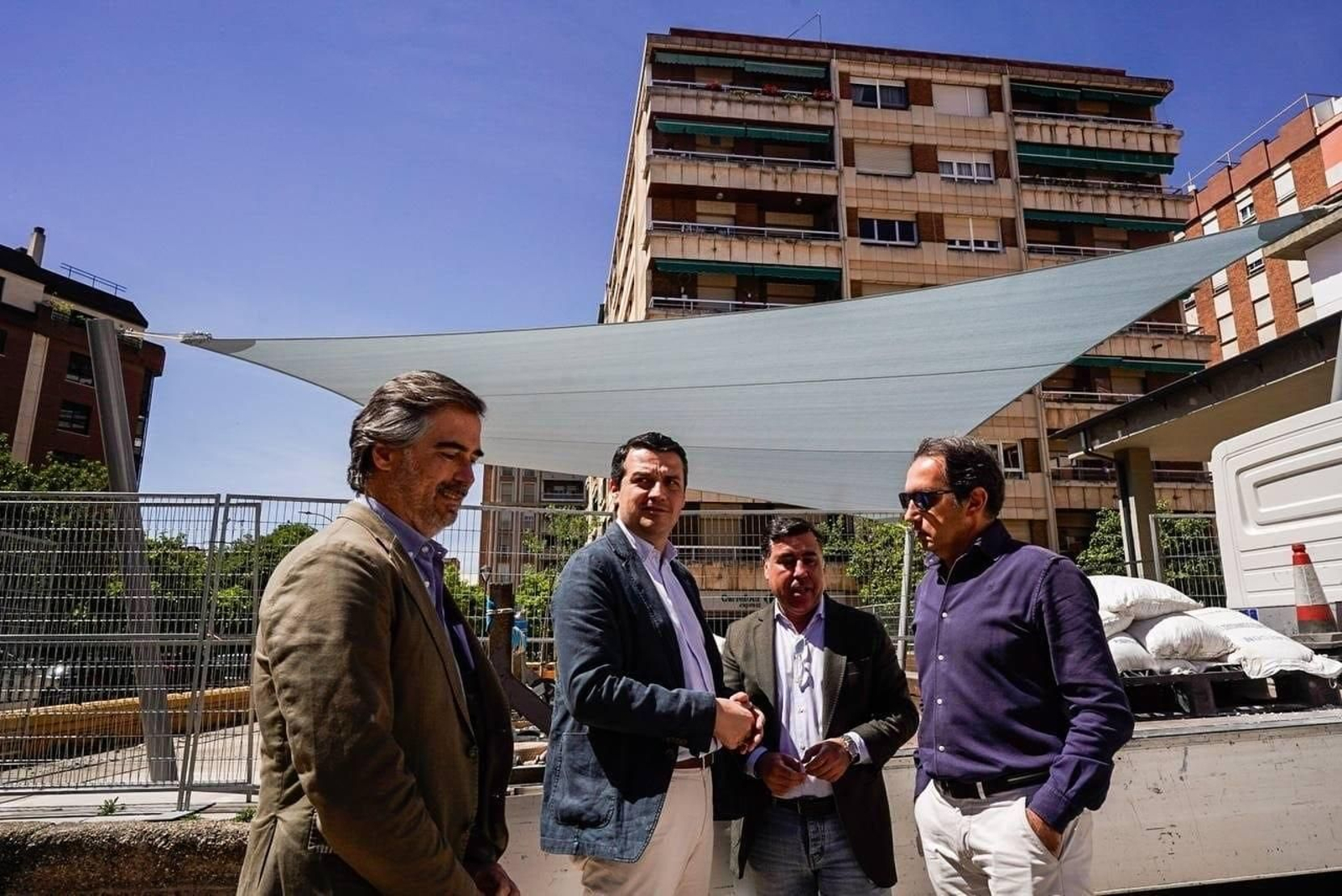 Toldo instalado en el colegio Vista Alegre
