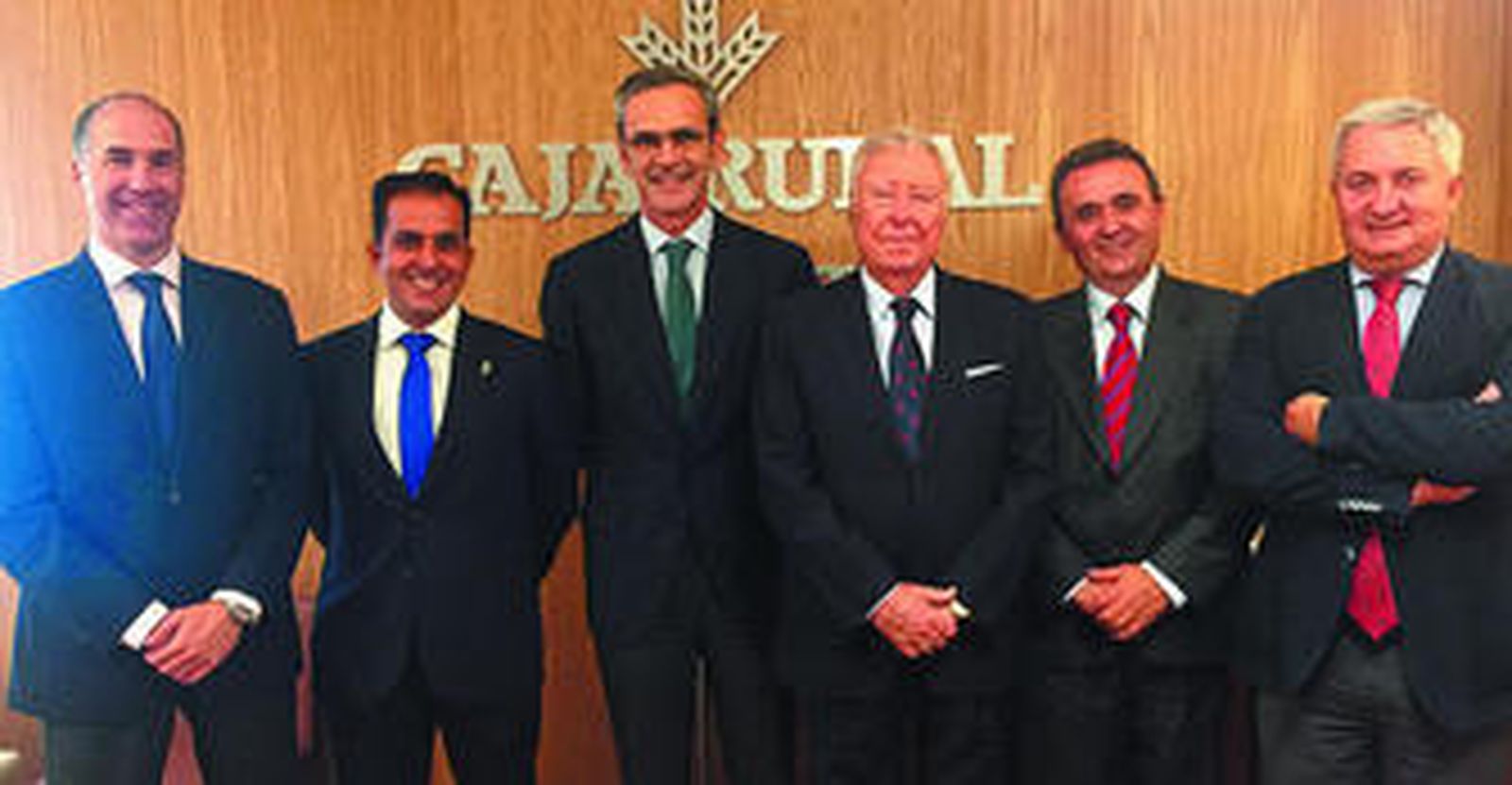 Directivos del Colegio Oficial de Farmacéuticos y de Caja Rural del Sur y su Fundación.