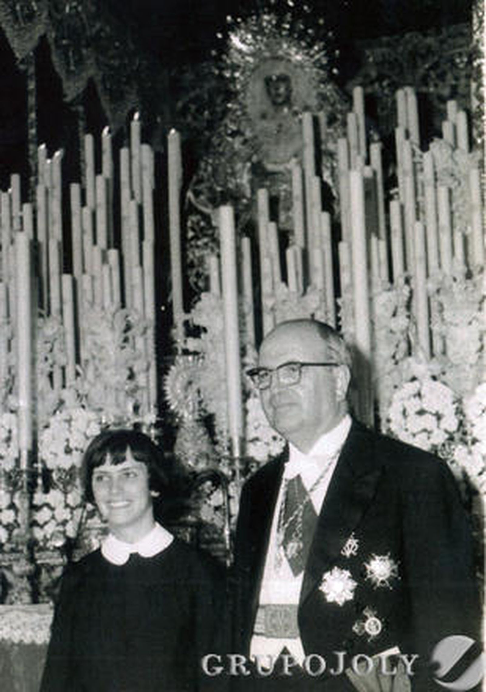 La niña madrina, Inmaculada Rodríguez, y el padrino y alcalde de la ciudad, José Hernández Díaz.
