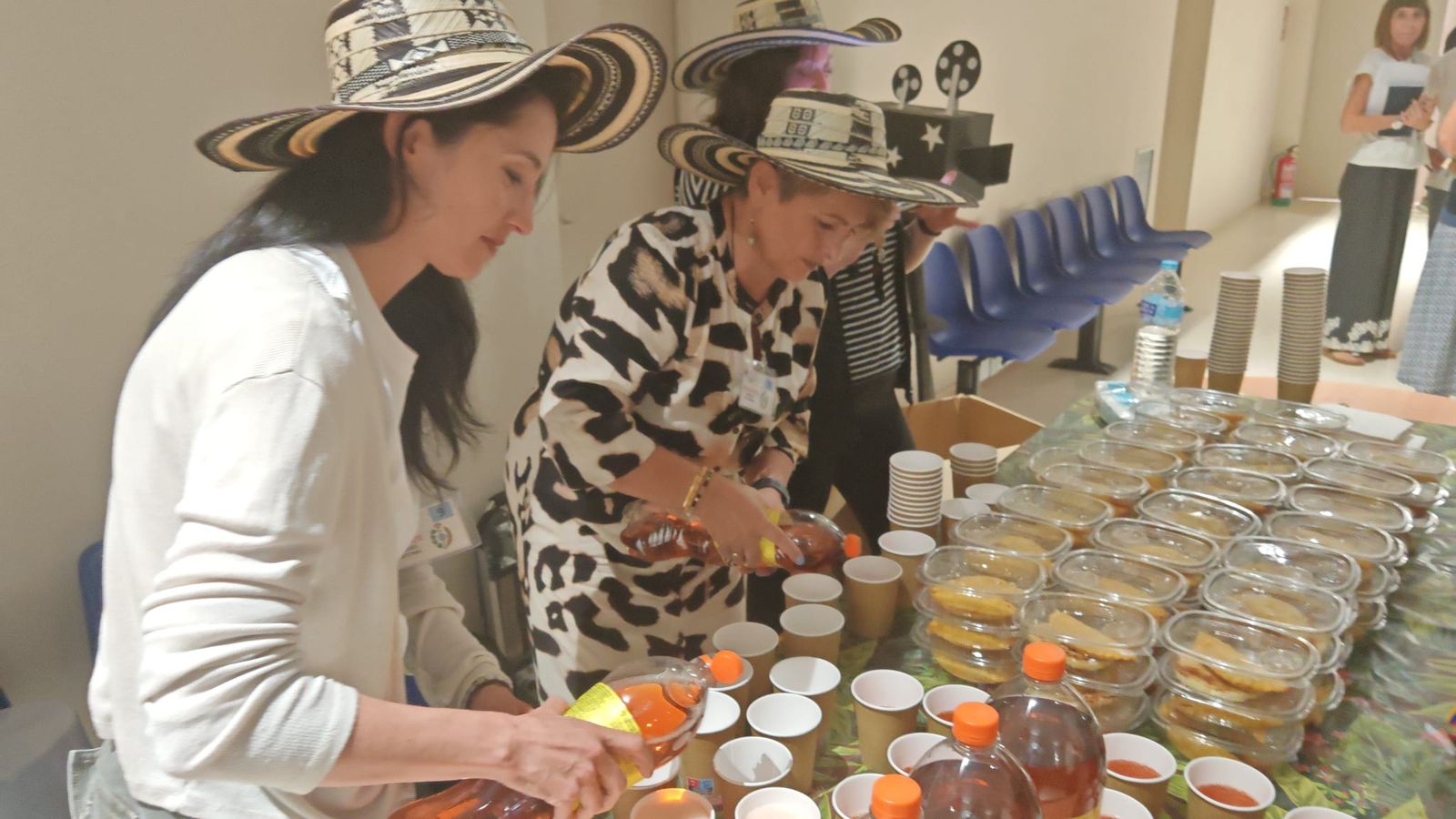 El salón de actos de 'El Acebuche' ha acogido esta auténtica fiesta latina.