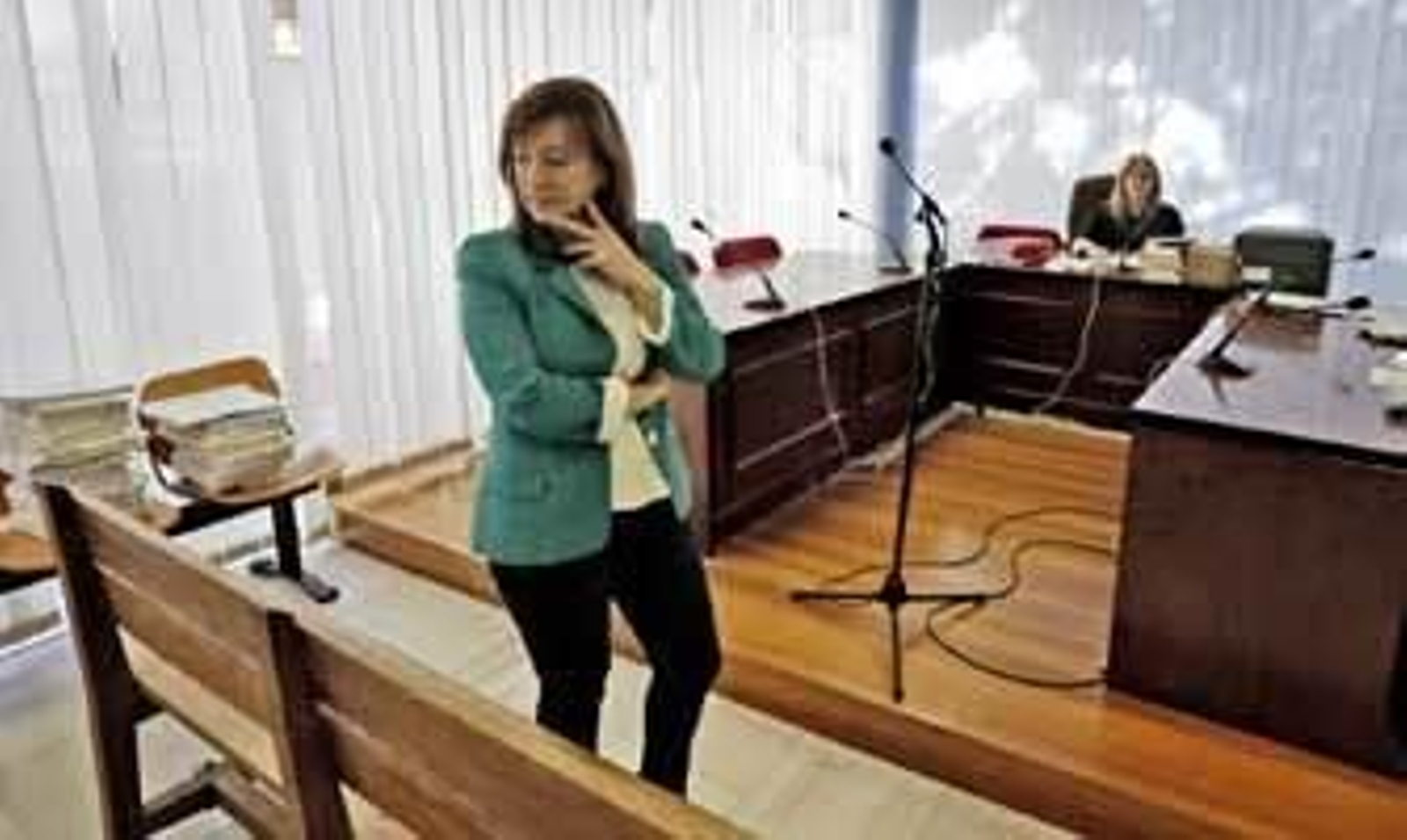 Pilar Sánchez, pensativa, antes de iniciarse la vista de un juicio. /Miguel Ángel González