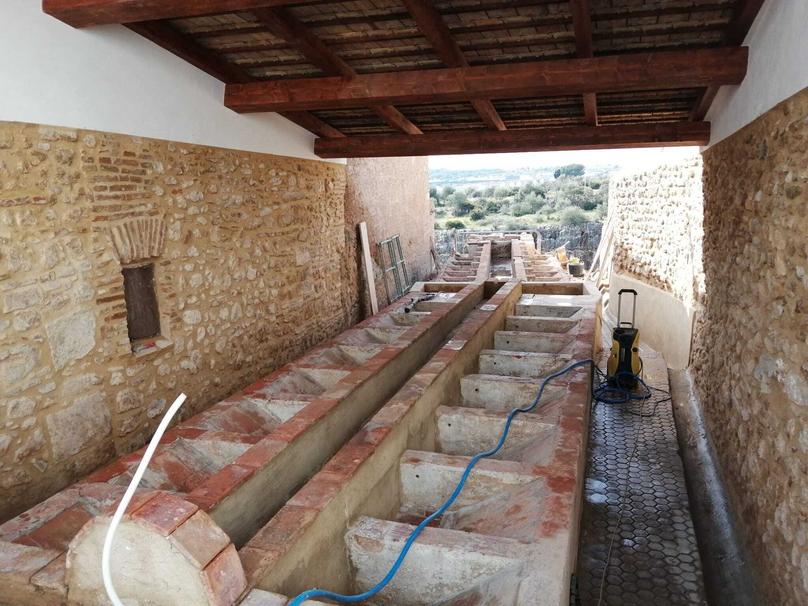 Antiguos lavaderos de Hornachuelos, en proceso de recuperación.