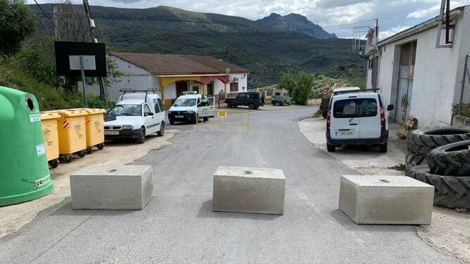 Acceso prohibido en la calle San Isidro de Carcabuey