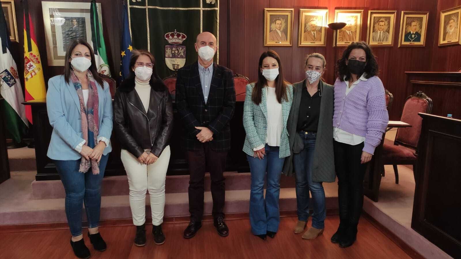 El Ayuntamiento de Lepe y Afale formalizan el contrato para la puesta en funcionamiento de la Residencia de Mayores con Unidad de Estancia Diurna