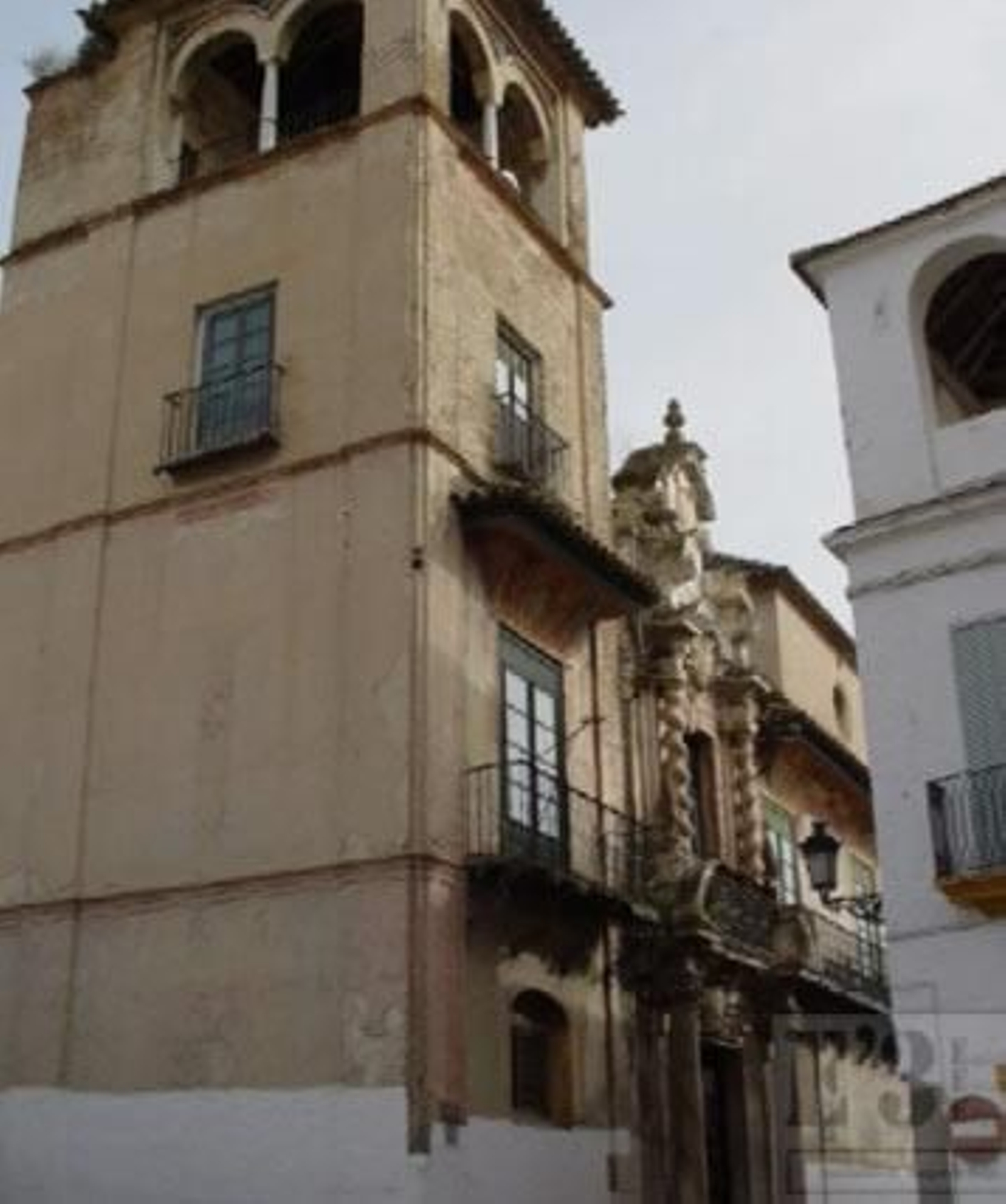 Imagen exterior del palacio.