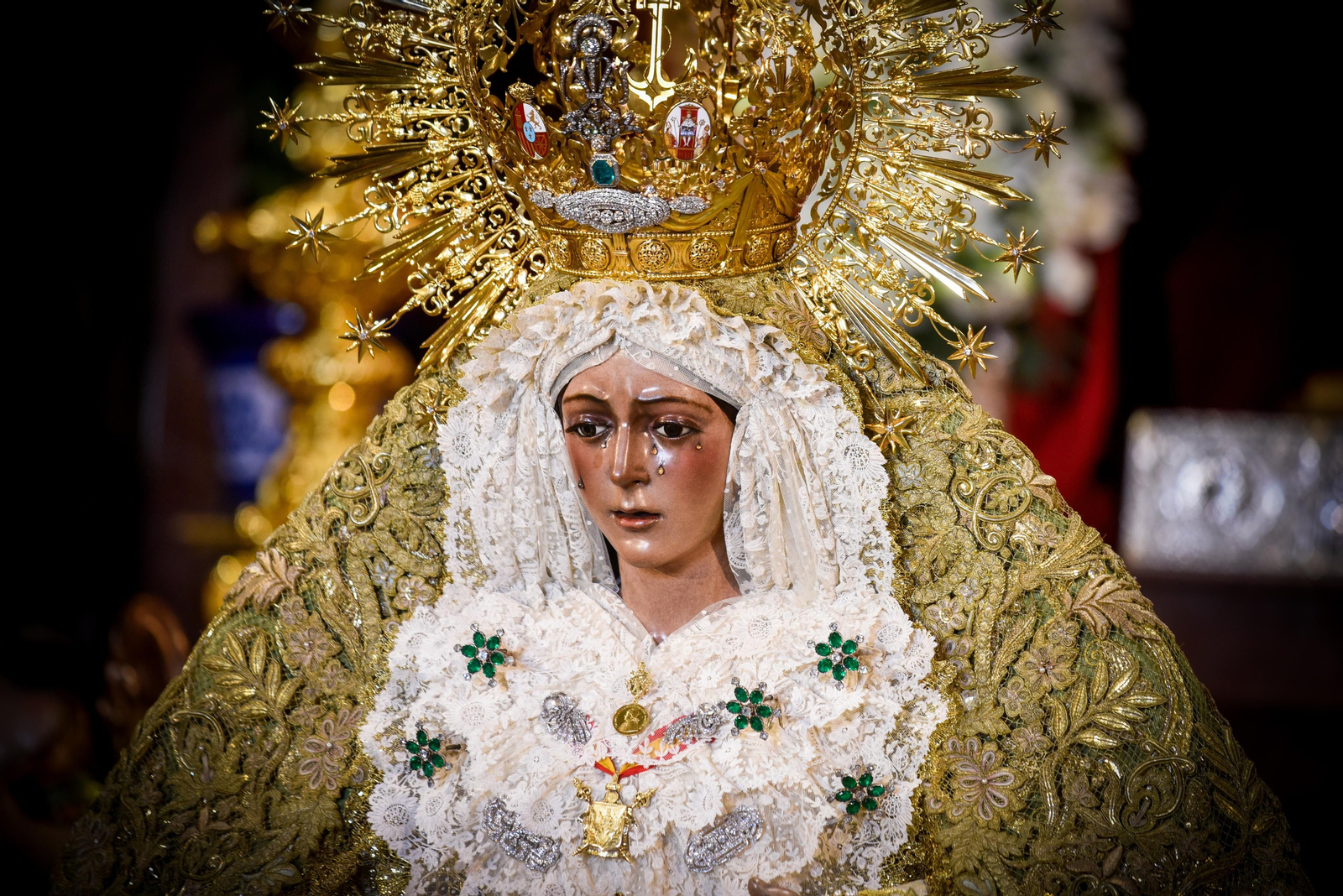 El besamanos de la Macarena, en imágenes