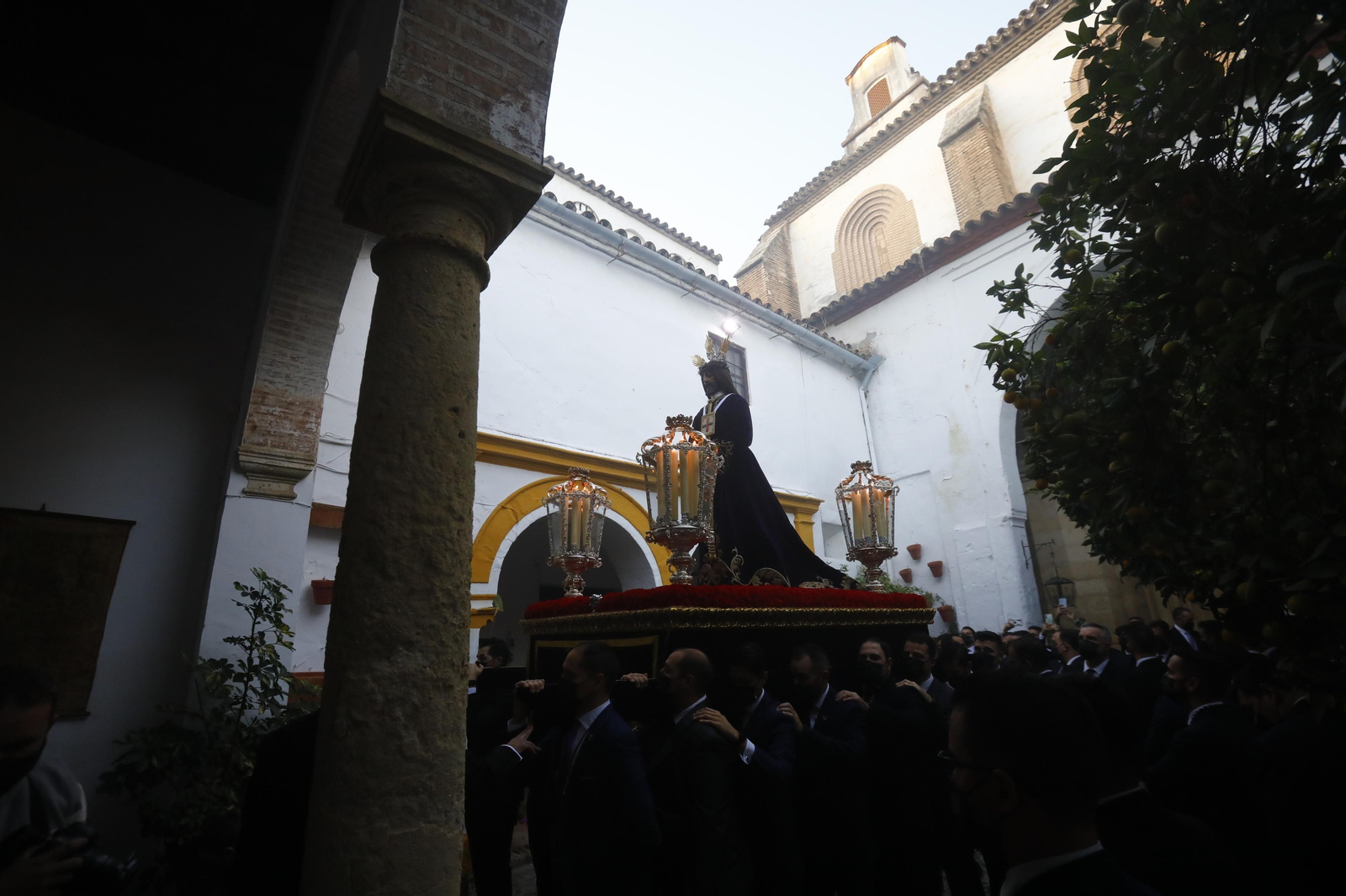 El traslado de Nuestro Padre Jesús Nazareno Rescatado, en imágenes