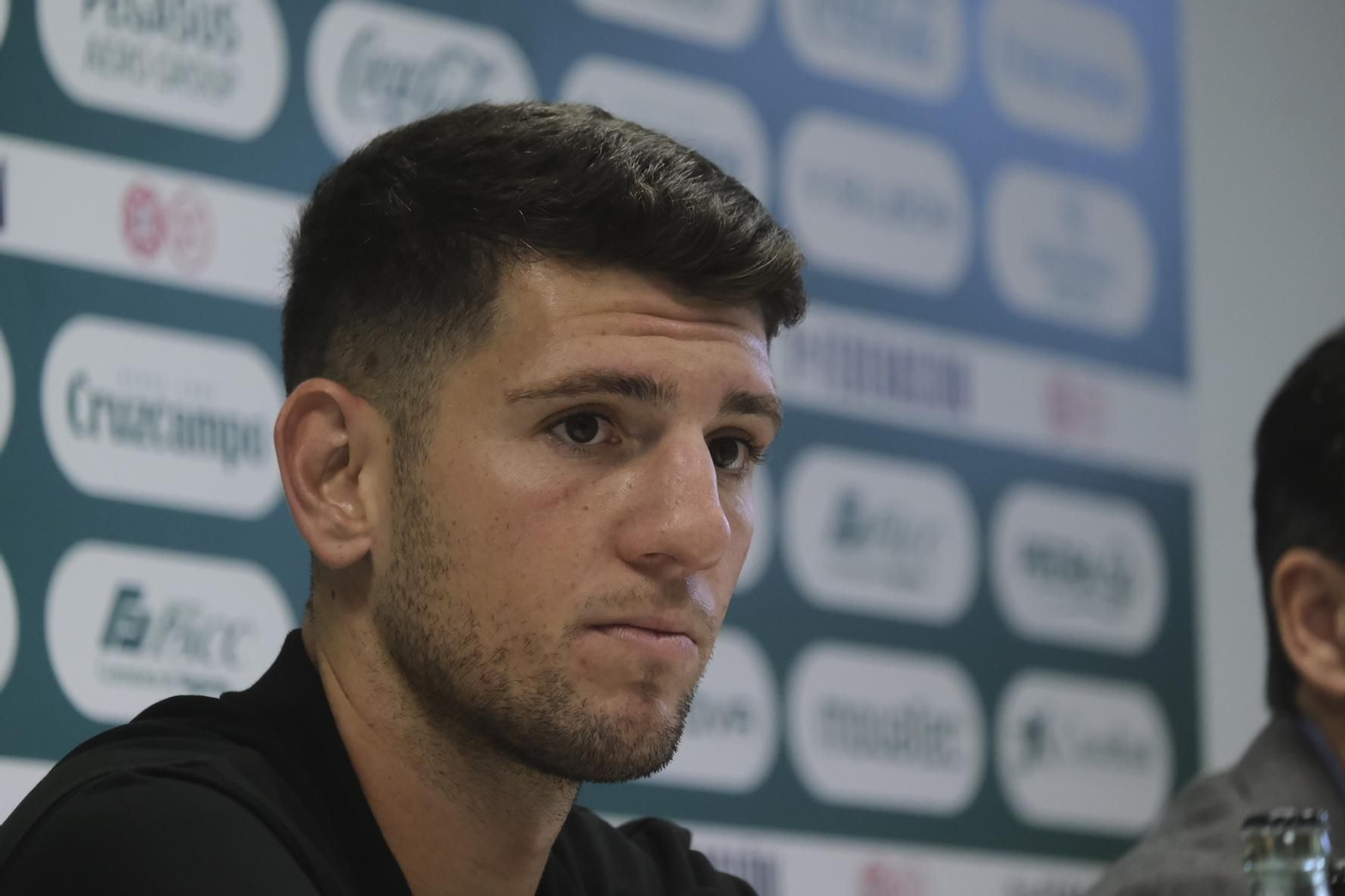 La presentación de Alberto Toril como nuevo jugador del Córdoba CF, en imágenes