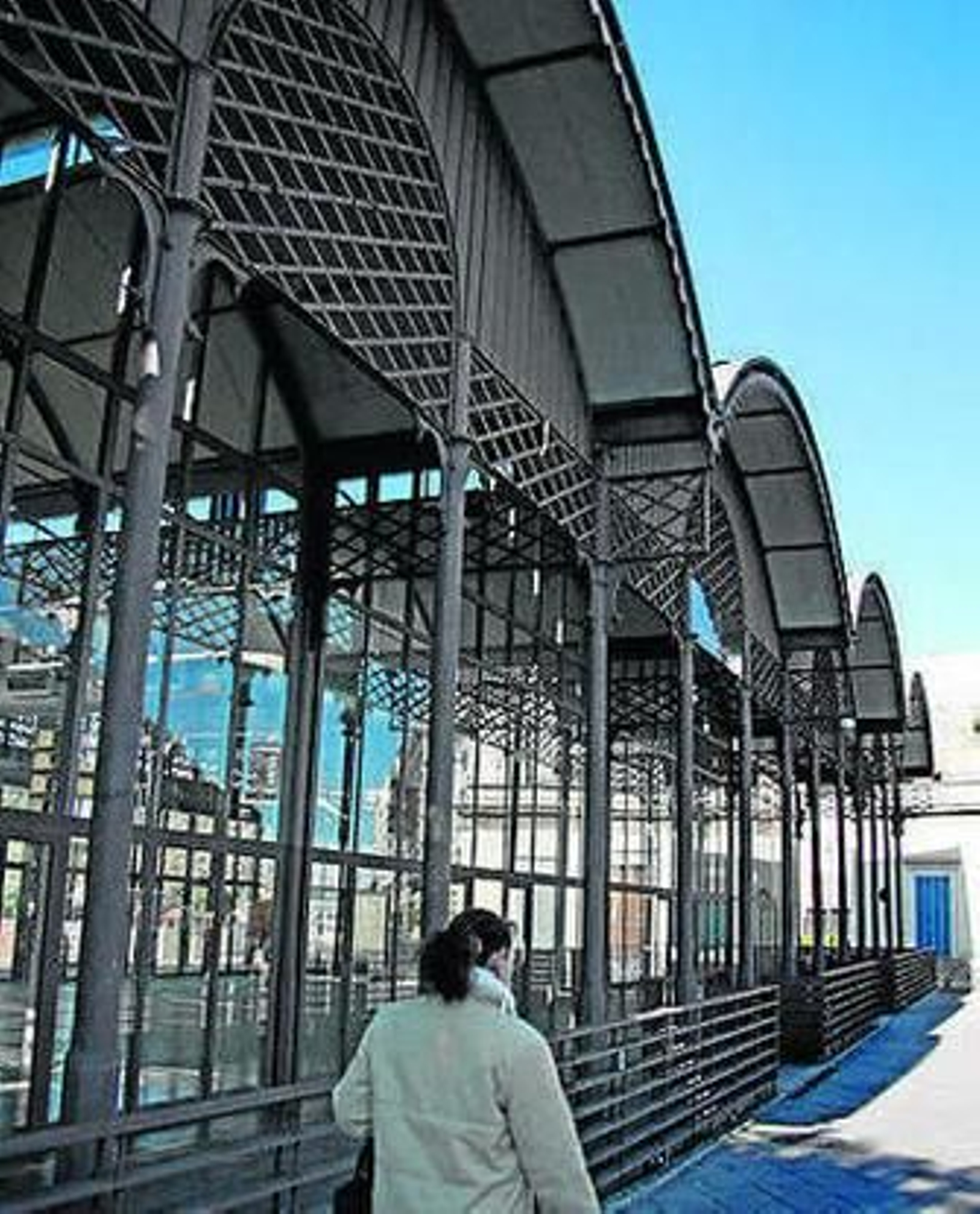 Fachada de las Naves del Barranco.