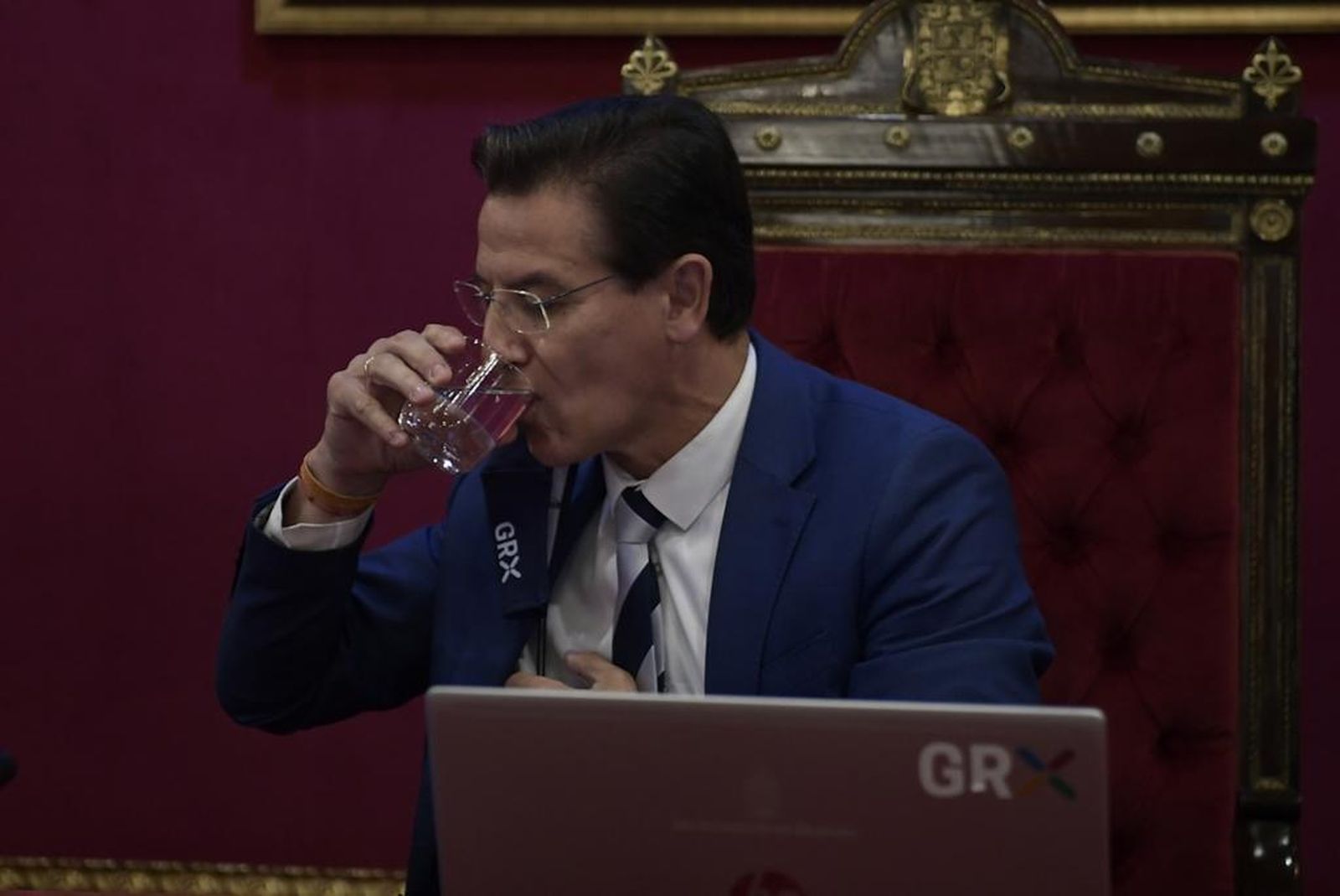 El alcalde de Granada, Luis Salvador, durante el pleno de este mes de junio de 2021.