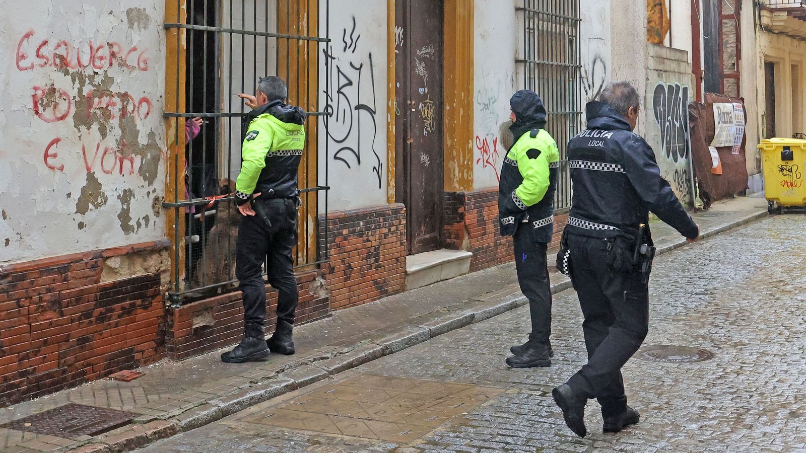 Imágenes del derrumbe en una casa okupada en Jerez