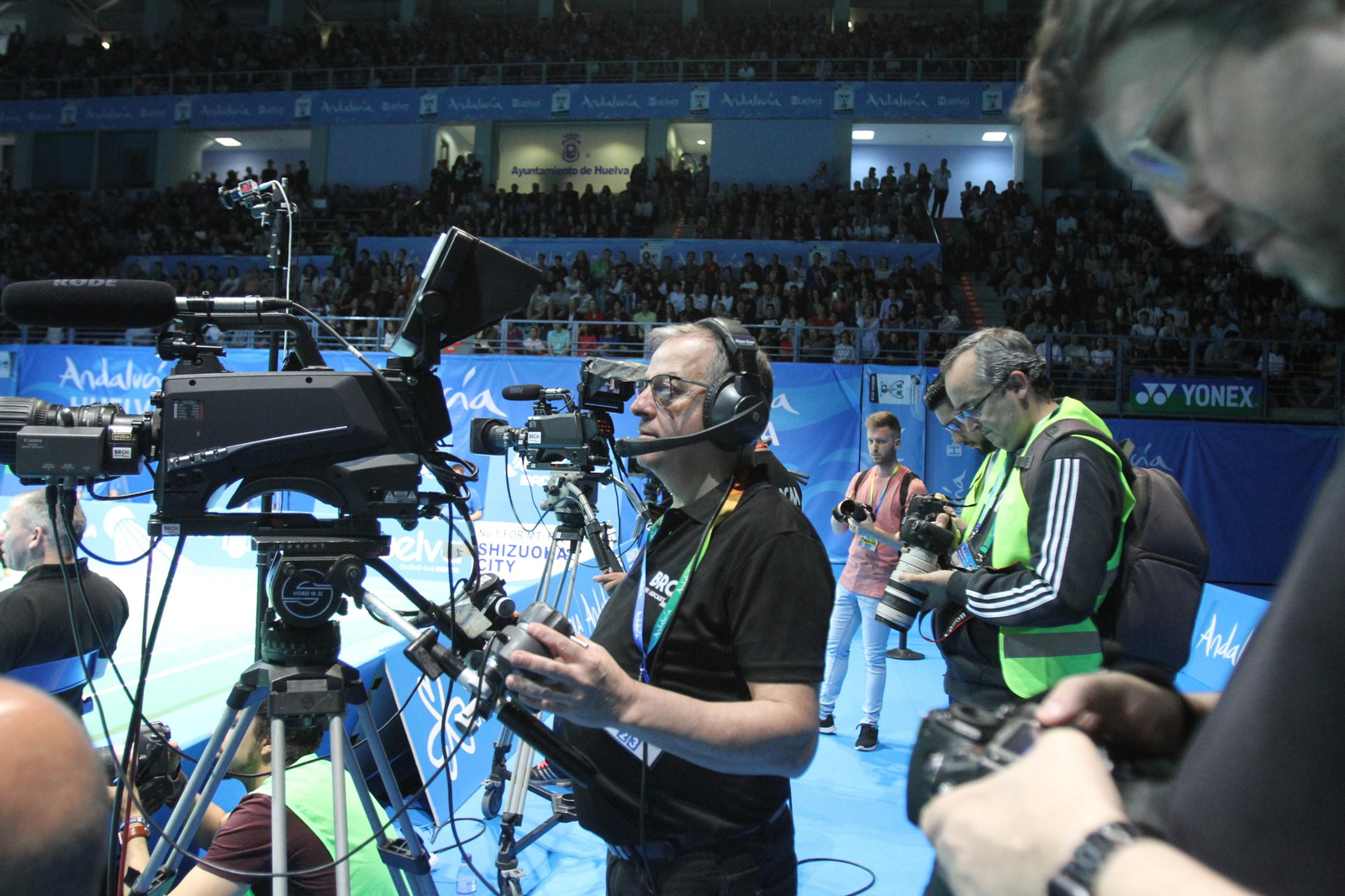 Las gradas del pabellón Carolina Marín se llenaron para ver ganar el oro a la onubense.