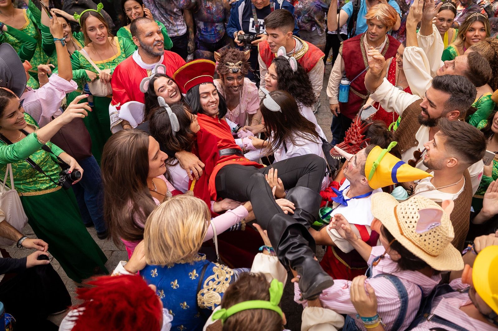 Novatadas o fiesta de Medicina en Granada: el Lucas mantiene la tradición