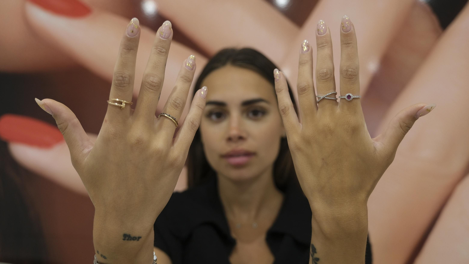 Imágenes de la nueva franquicia de Hello Nails en Almería