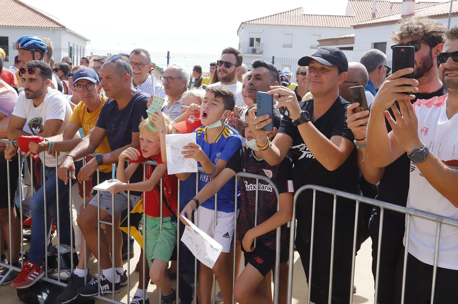 Imágenes de la Vuelta Ciclista a España en su salida desde Aracena en la 17ª etapa